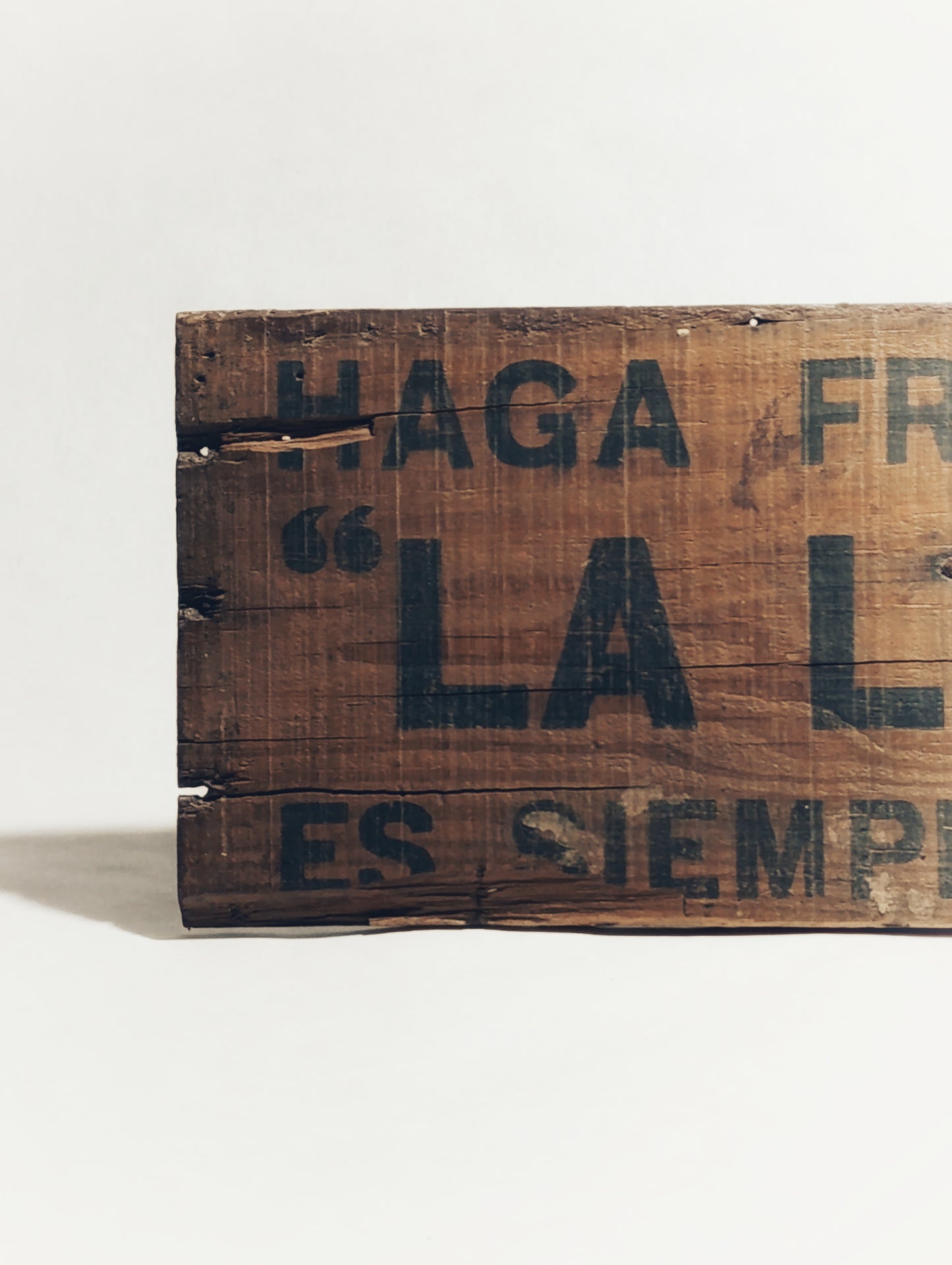 Tabla de Madera Publicitaria Vintage "La Lechera"