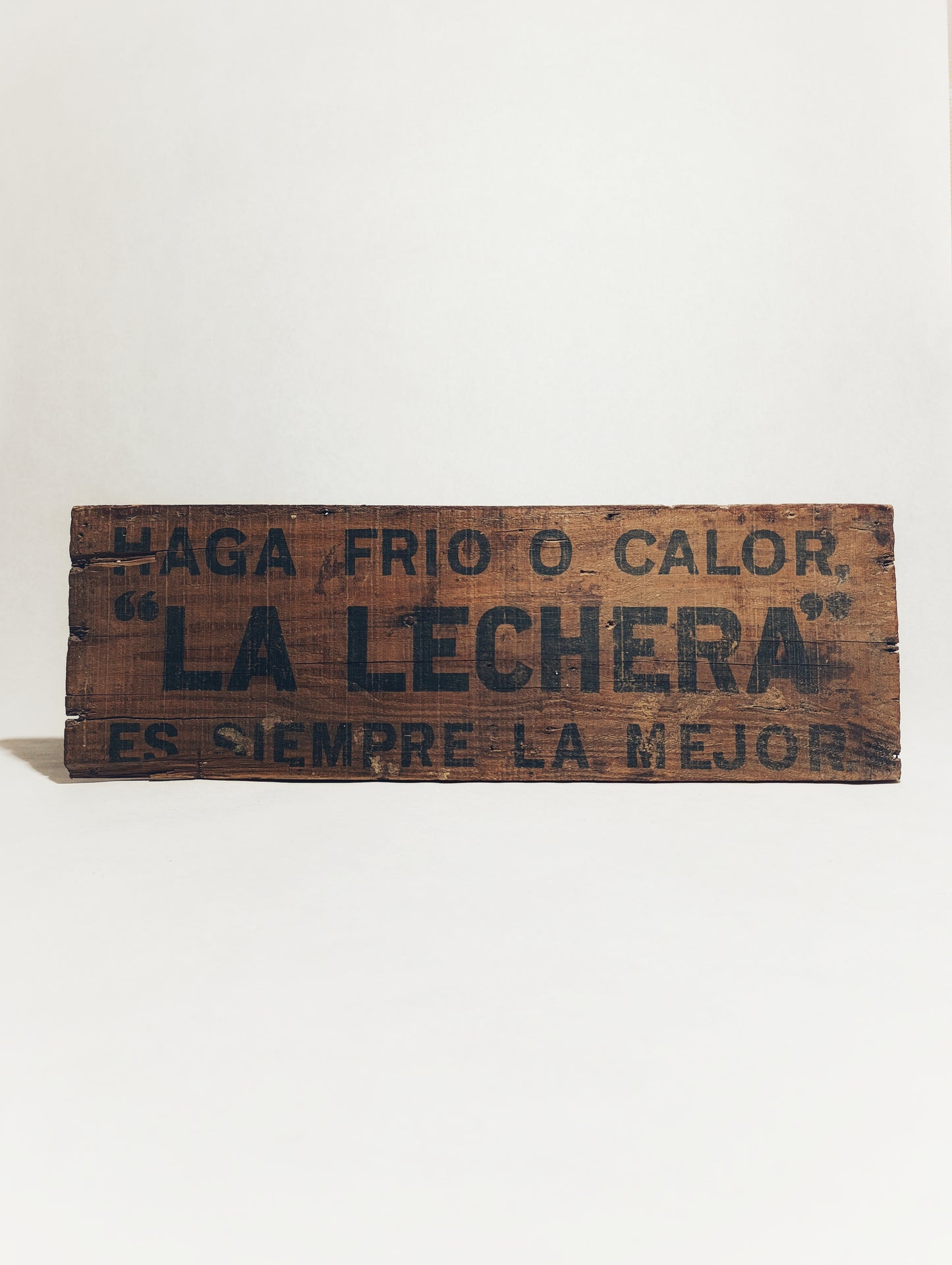 Tabla de Madera Publicitaria Vintage "La Lechera"