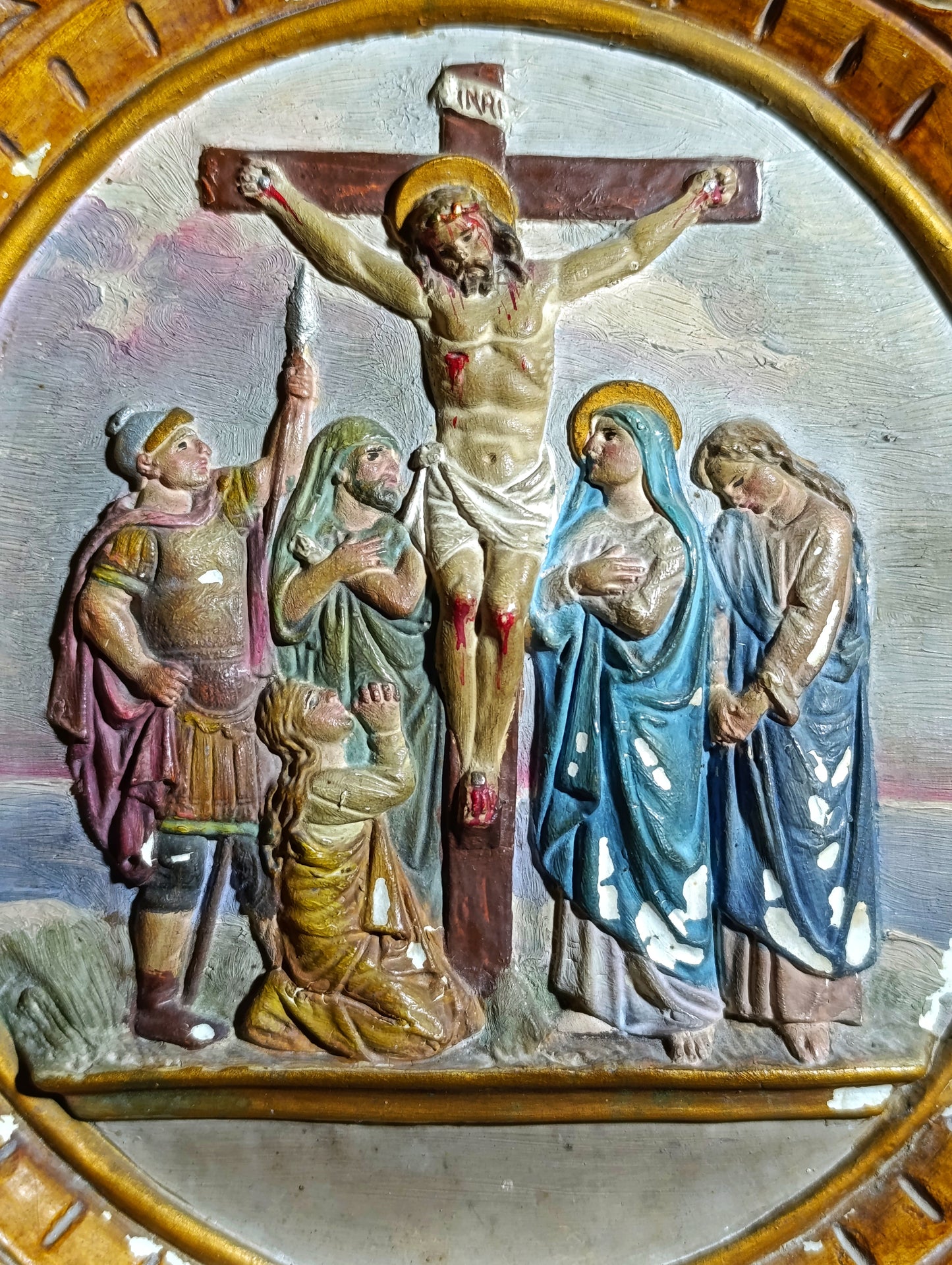 Conjunto de Piezas de Estuco Policromado con Imágenes del Vía Crucis