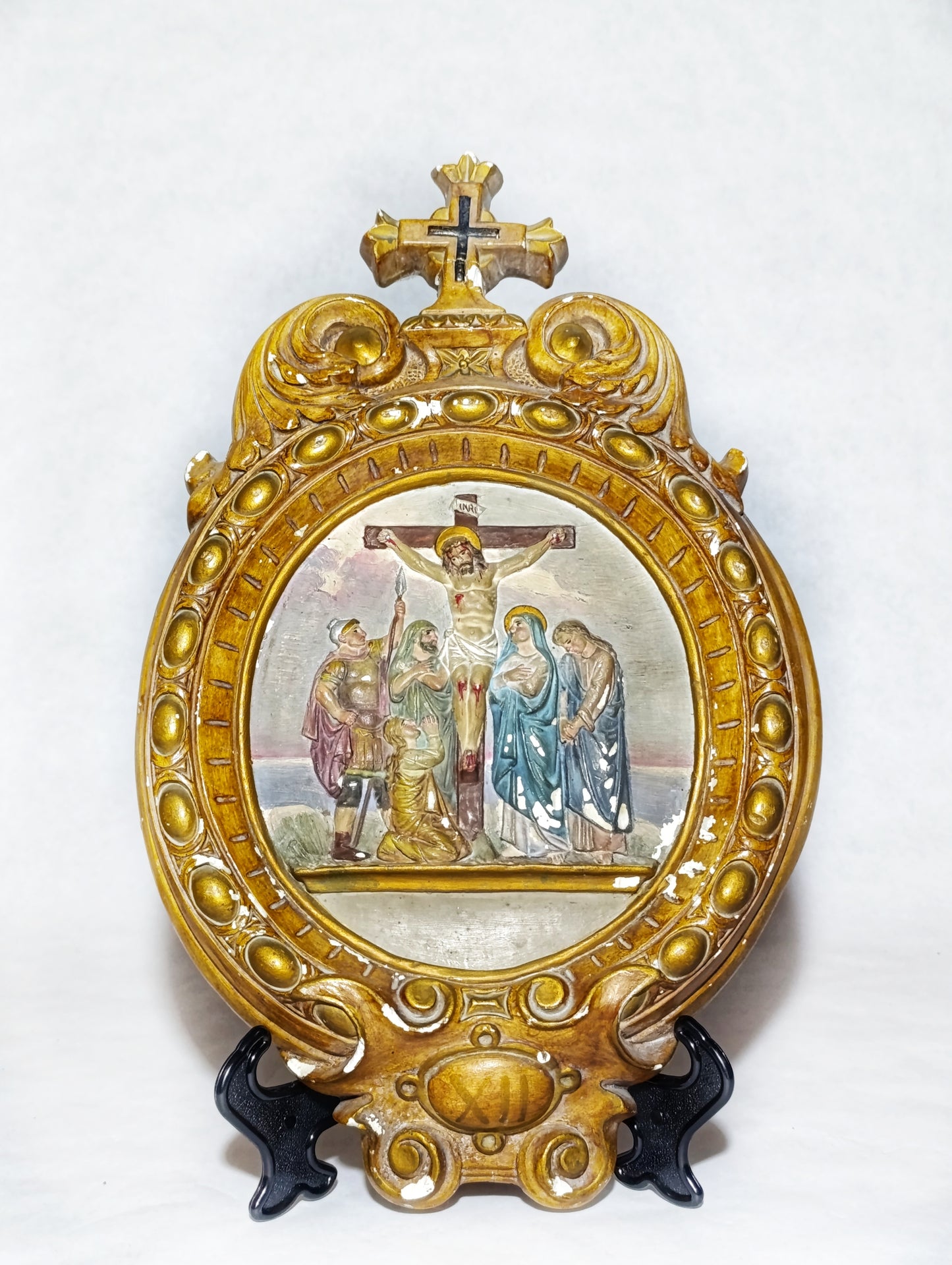 Conjunto de Piezas de Estuco Policromado con Imágenes del Vía Crucis
