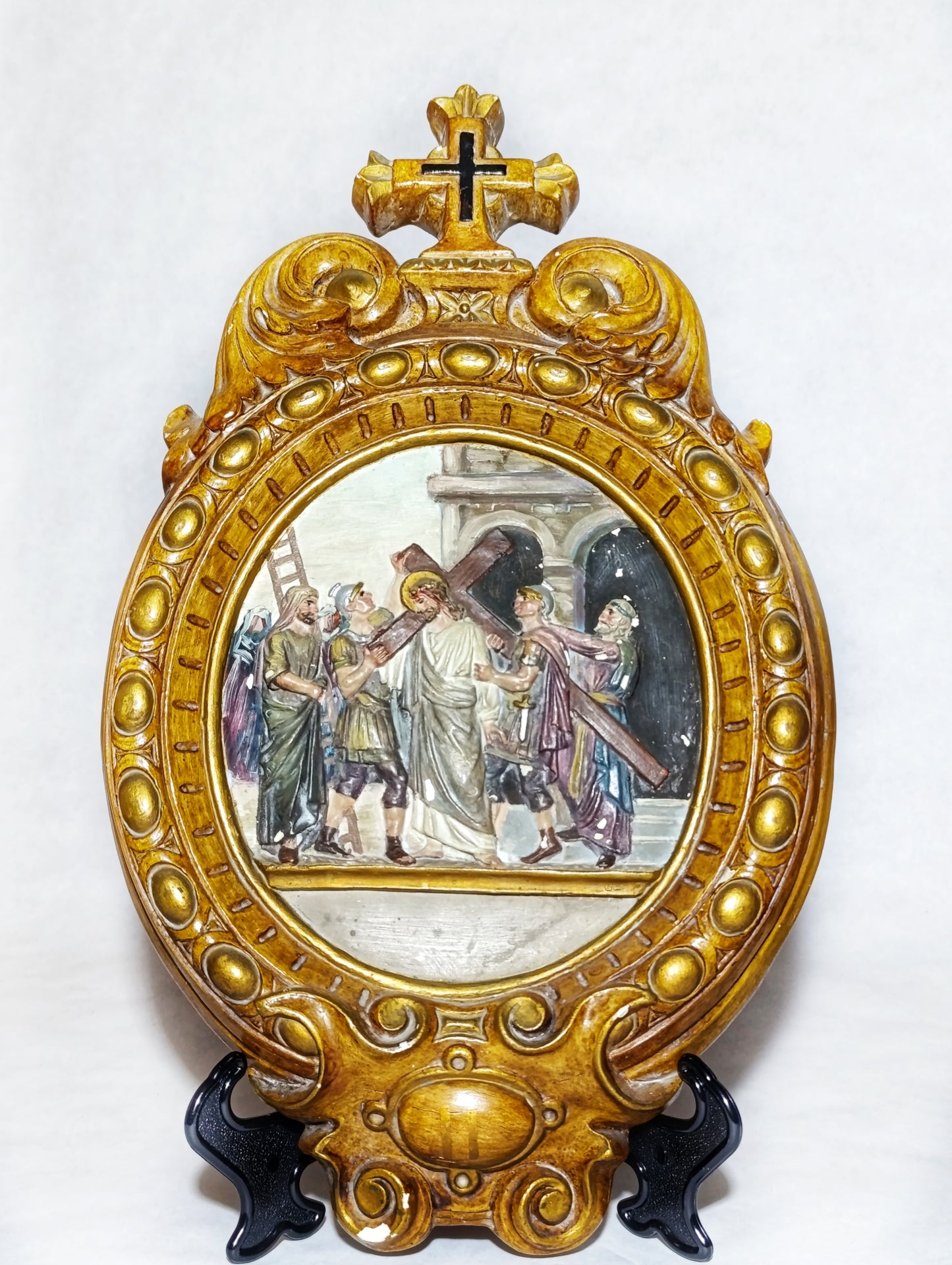 Conjunto de Piezas de Estuco Policromado con Imágenes del Vía Crucis