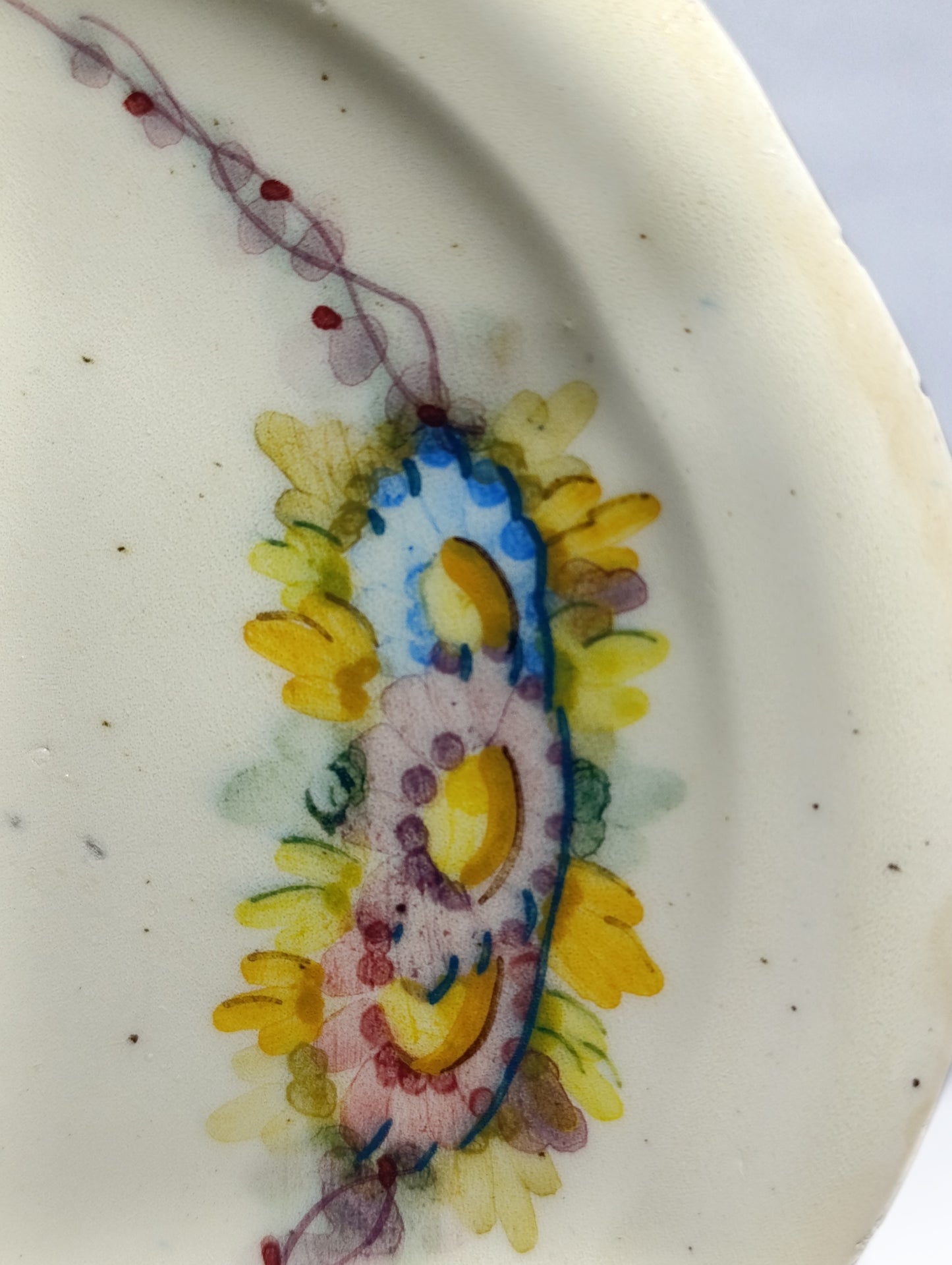 Plato de Cerámica Alcora con Motivo Floral