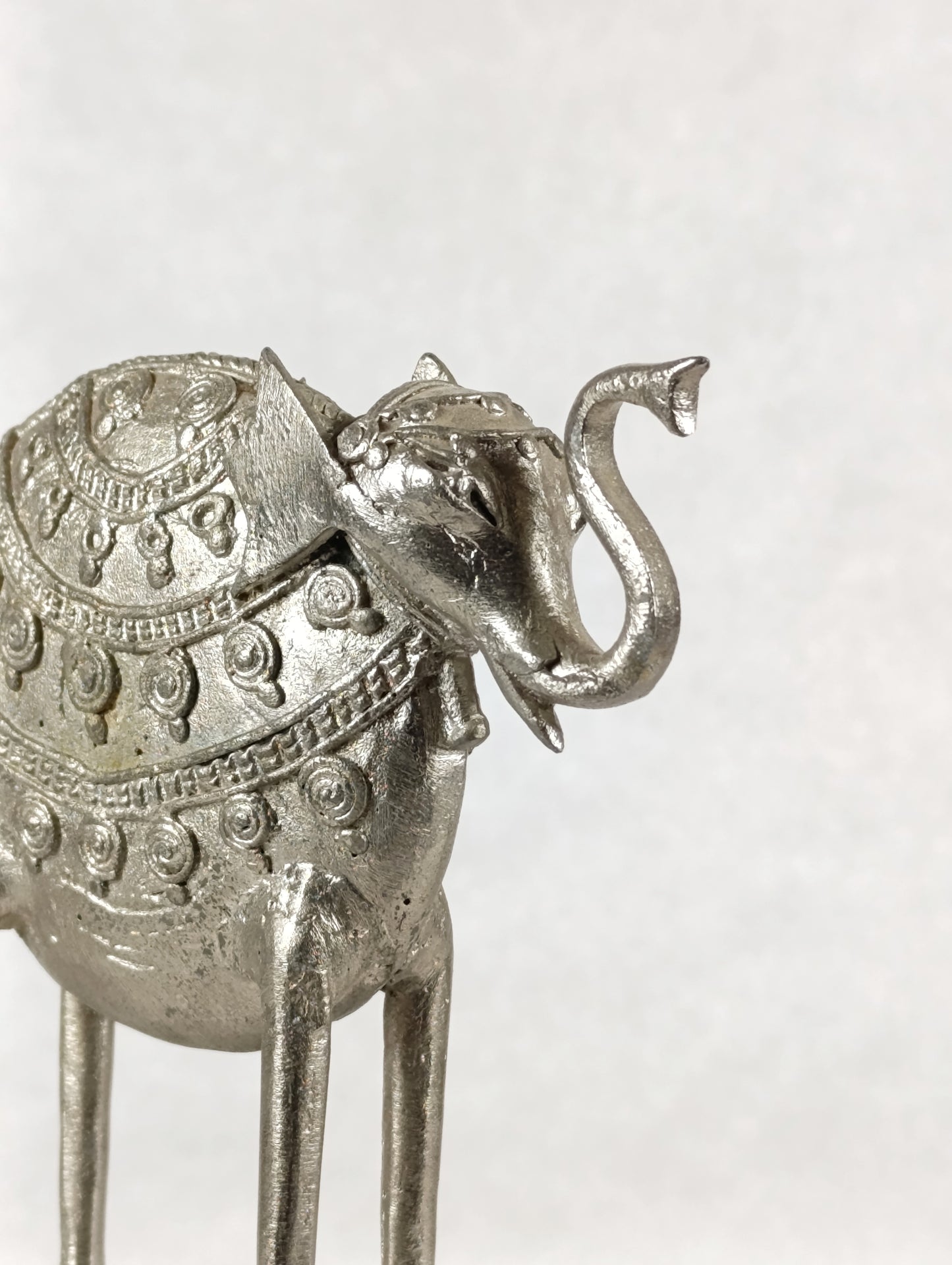 Figura Decorativa de Elefante Estilo Dalí