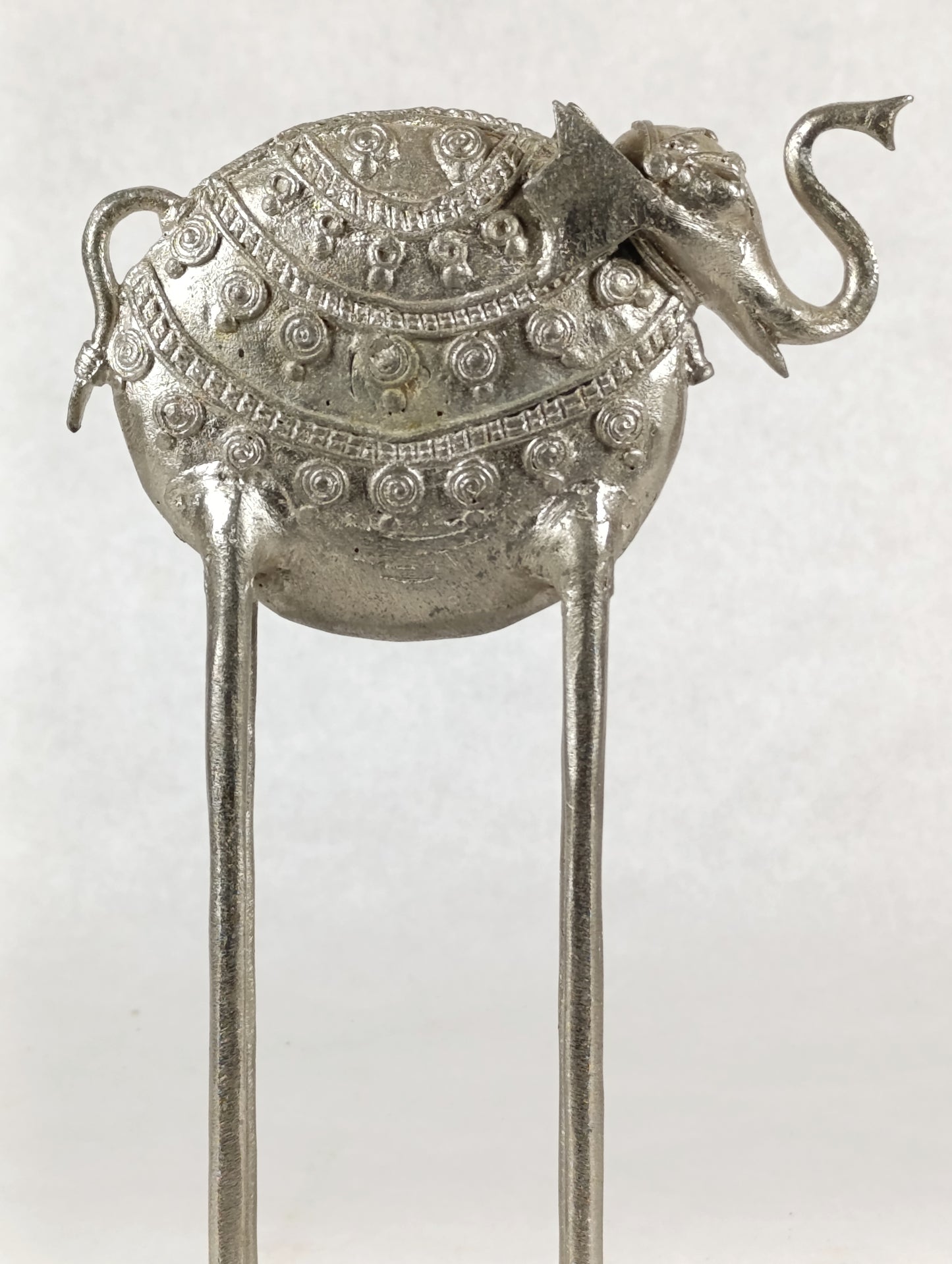 Figura Decorativa de Elefante Estilo Dalí