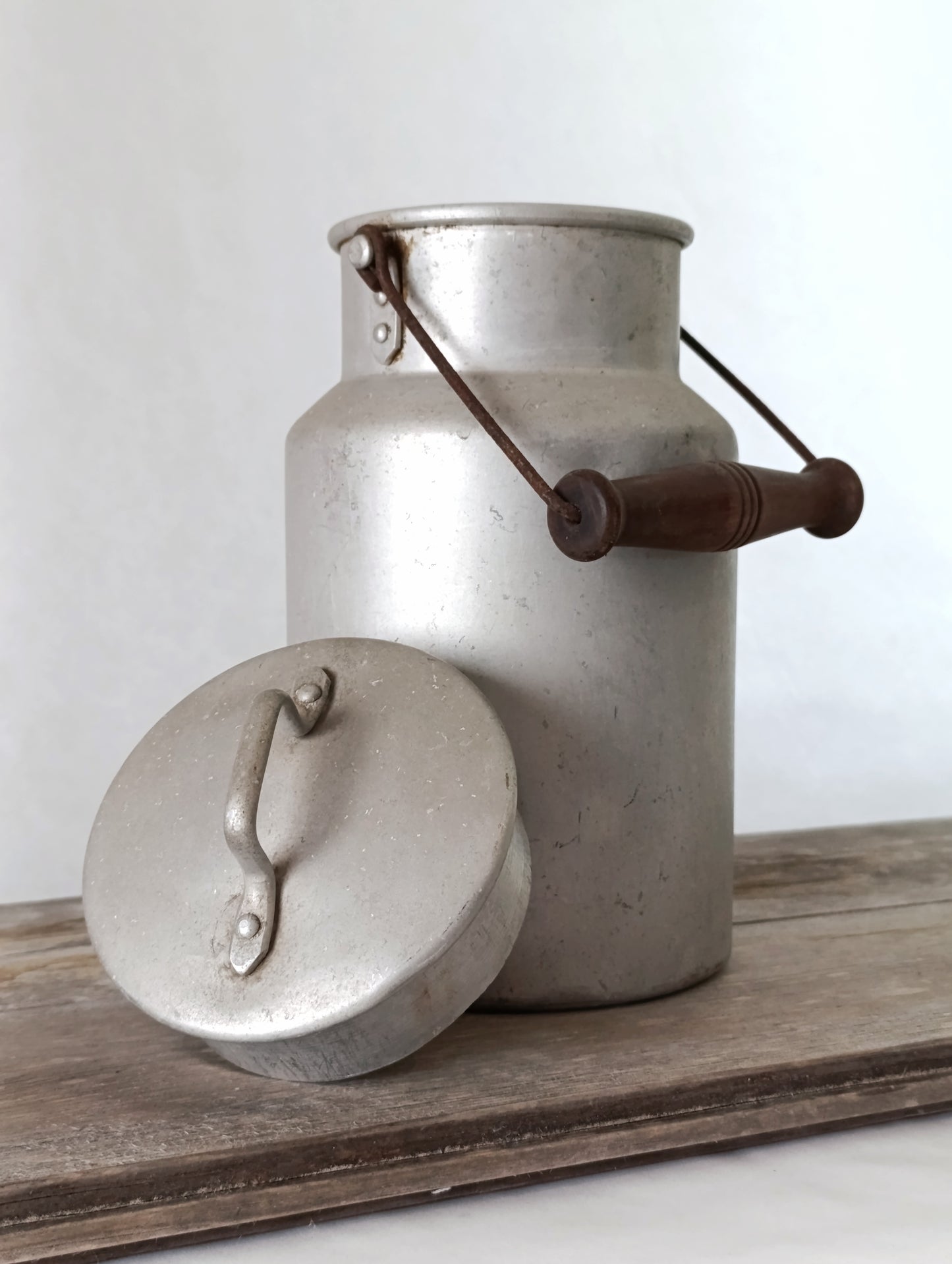 Lechera Vintage de Lata | Utensilio Tradicional para Leche