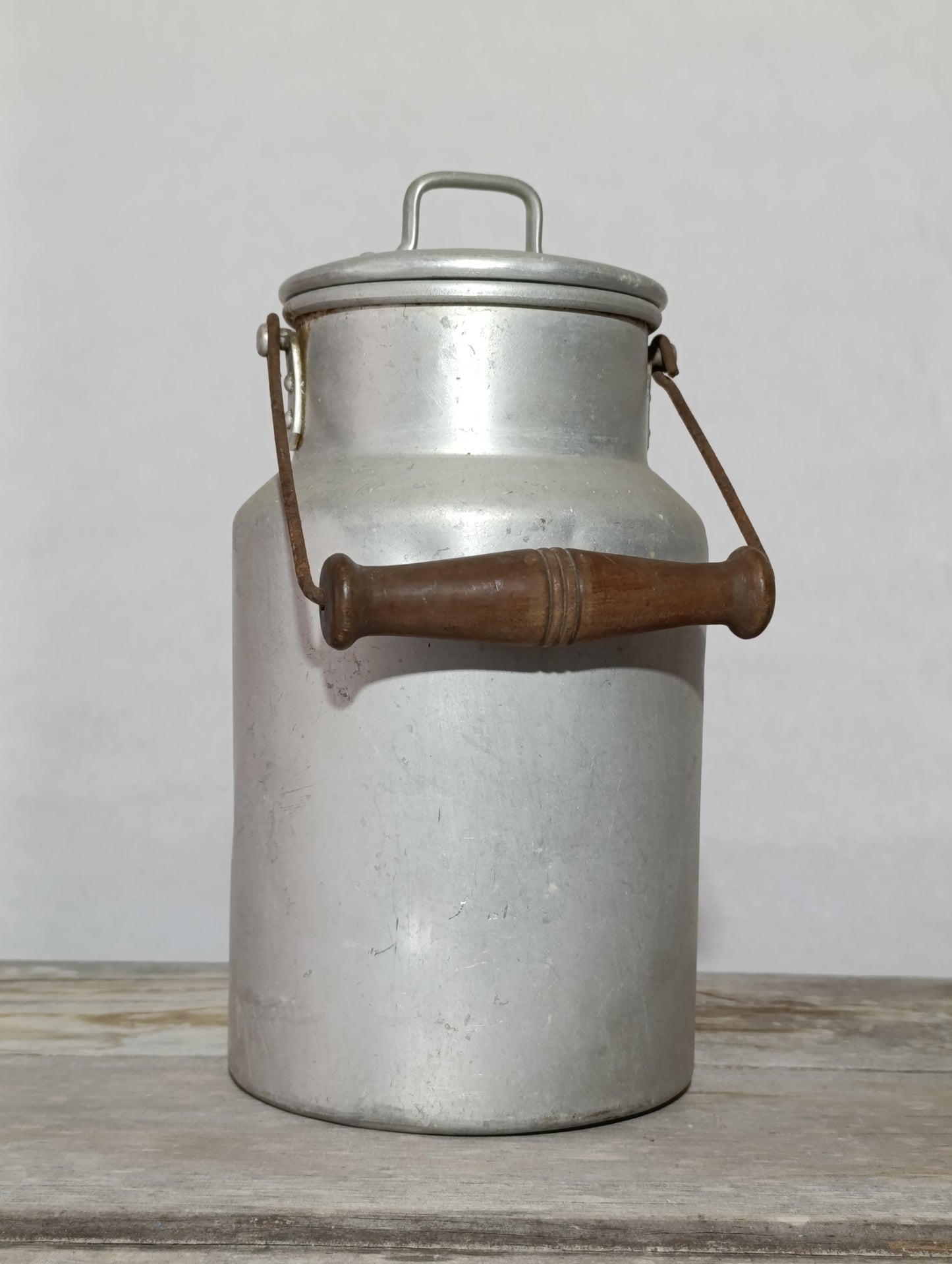 Lechera Vintage de Lata | Utensilio Tradicional para Leche