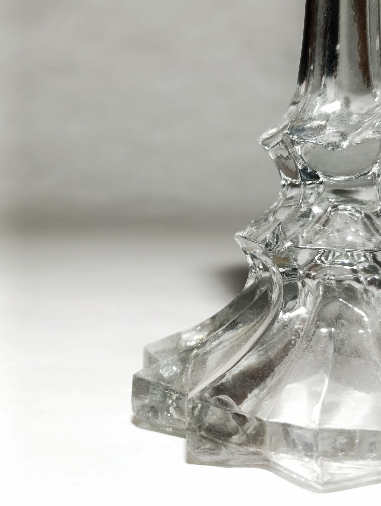 Par de candelabros de cristal tallado