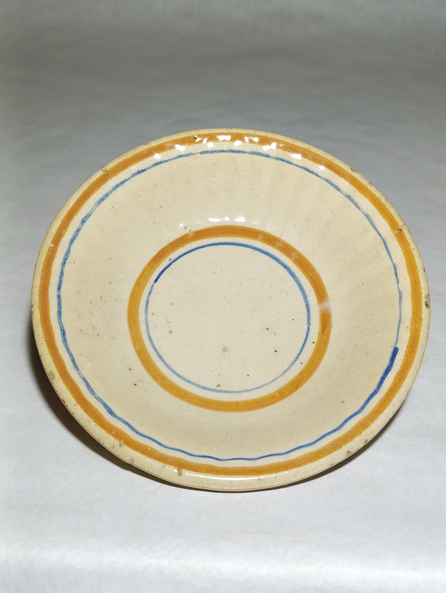 Plato de Cerámica en Oro, Azul y Naranja (2 unidades)