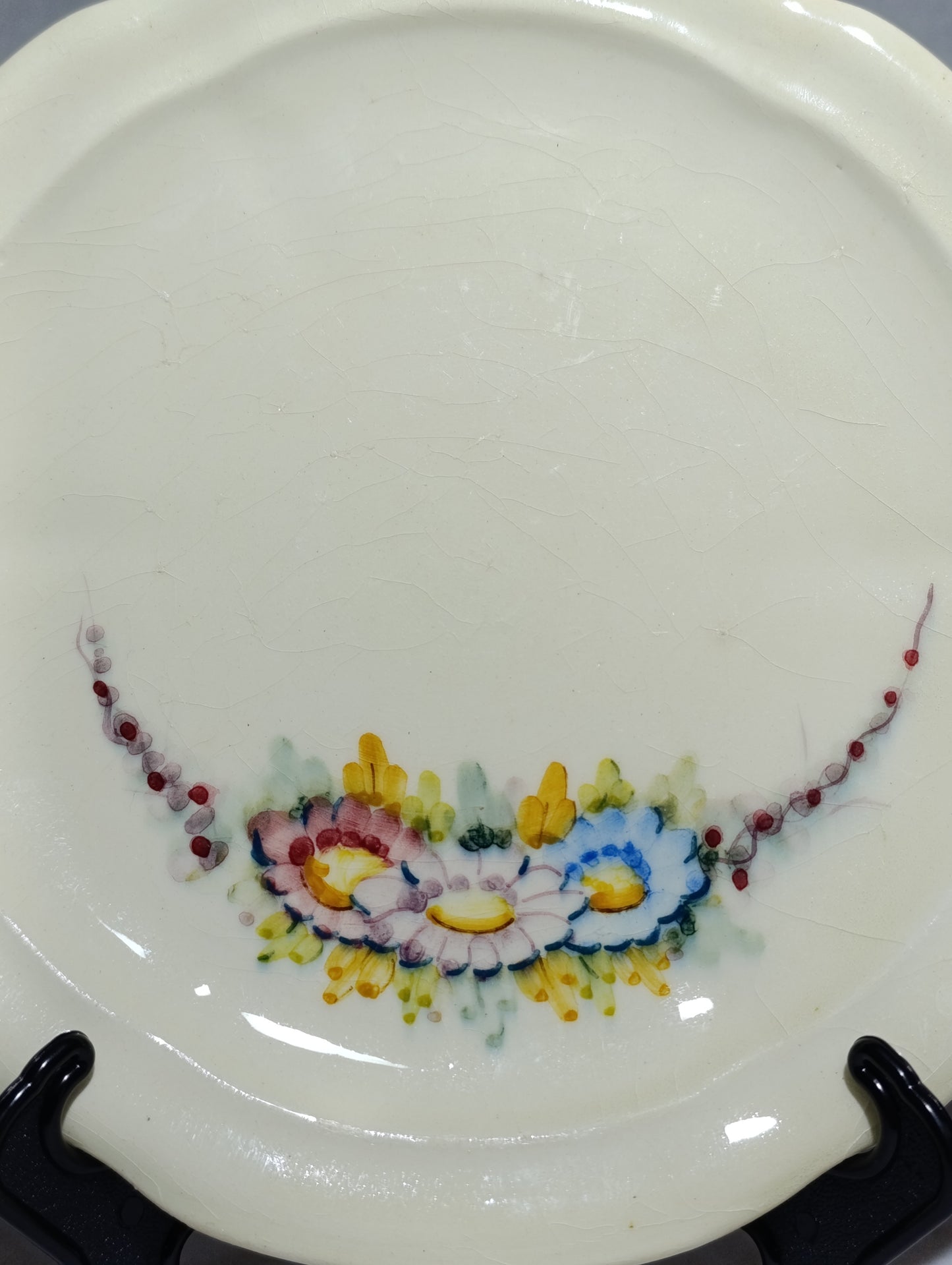 Plato de Cerámica Alcora con Motivo Floral