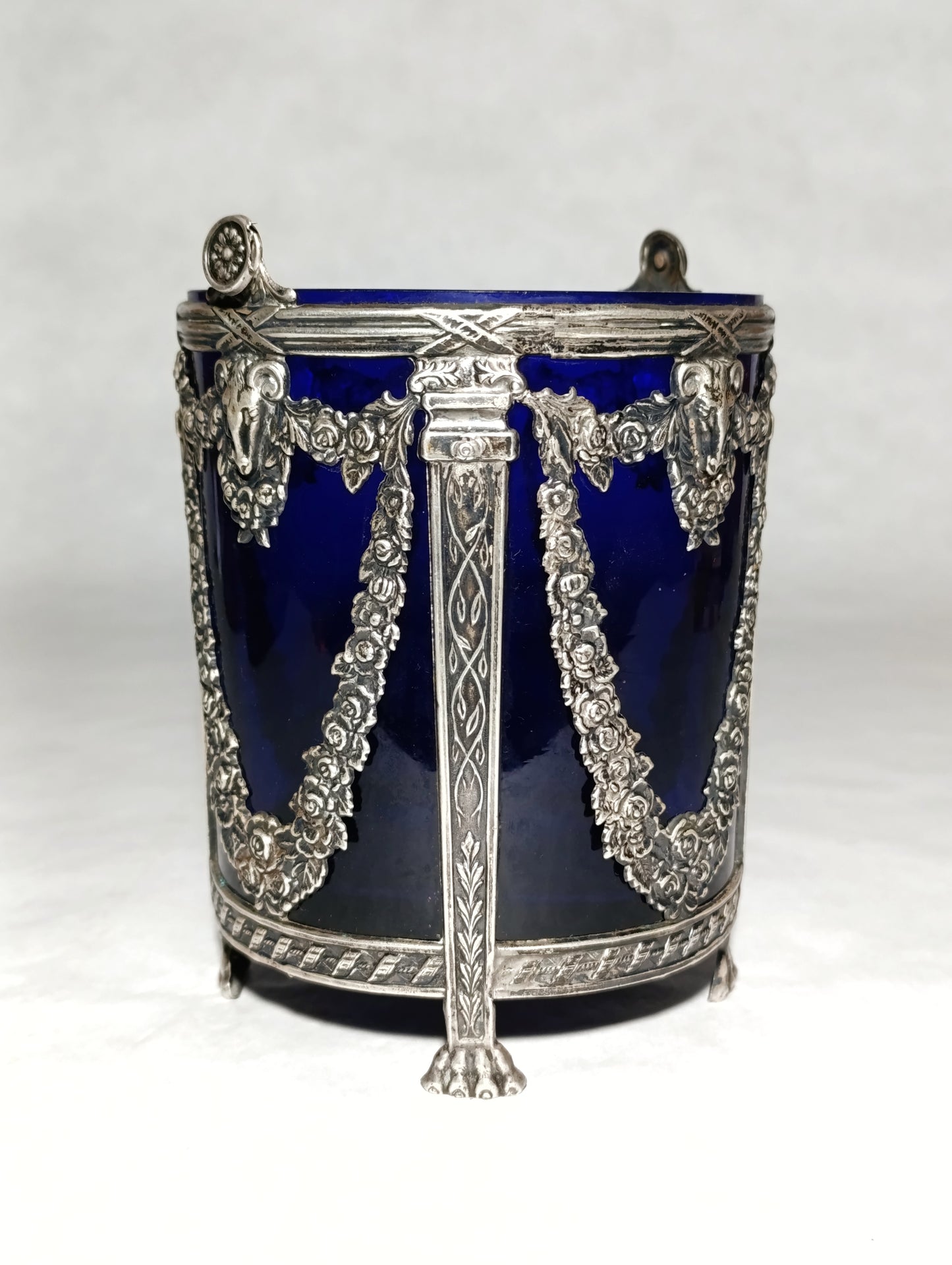 Cubitera "Pompeya" de Pedro Durán en Plata Labrada con Vaso de Cristal Azul Cobalto