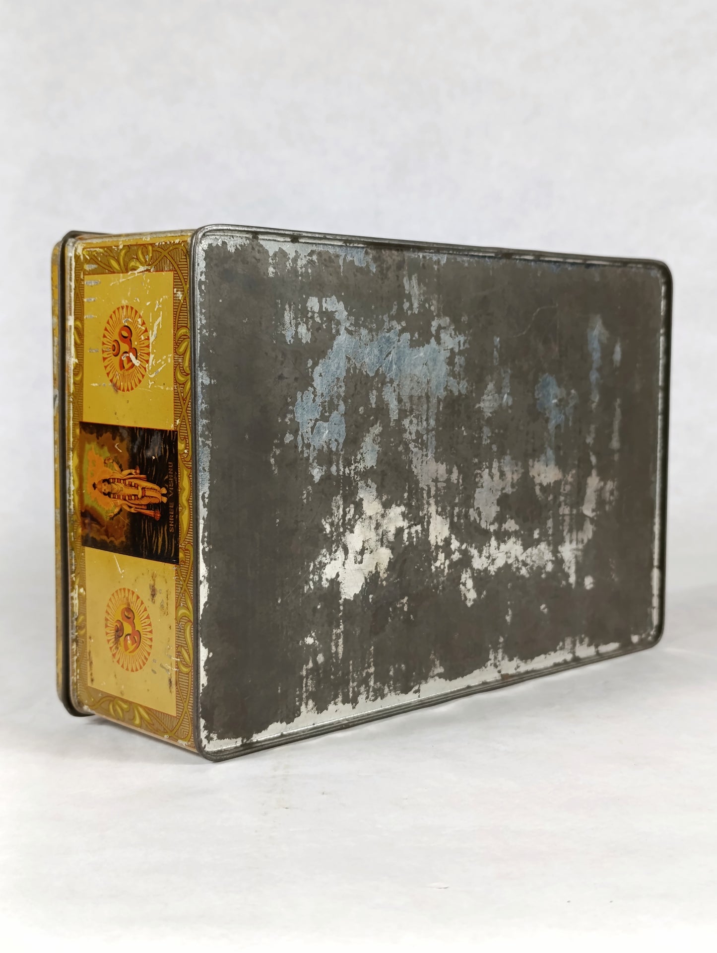 Caja de Lata de Azafrán "Varjiwandas Hirjee & Co." | Arte Religioso Hindú