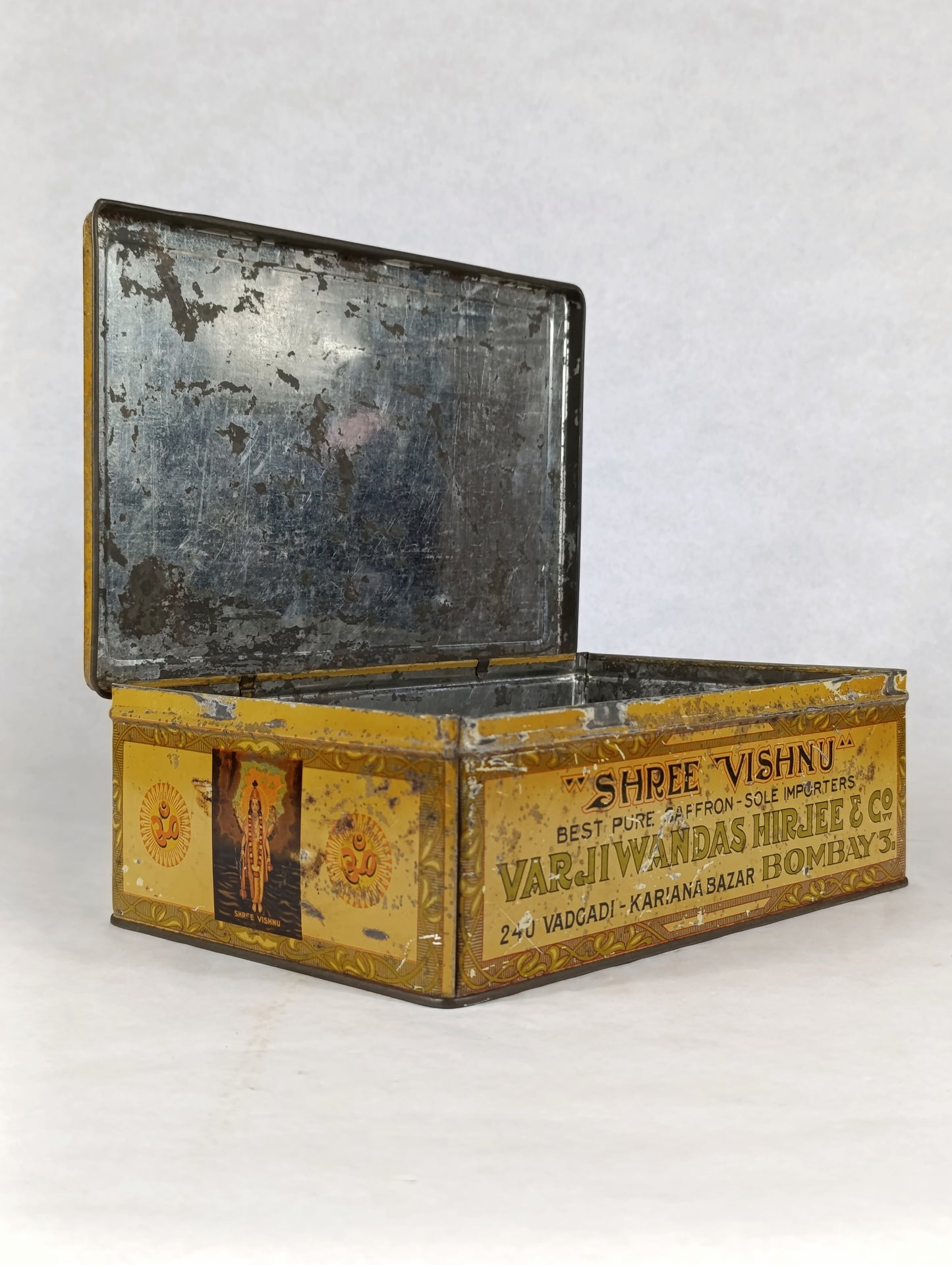 Caja de Lata de Azafrán "Varjiwandas Hirjee & Co." | Arte Religioso Hindú