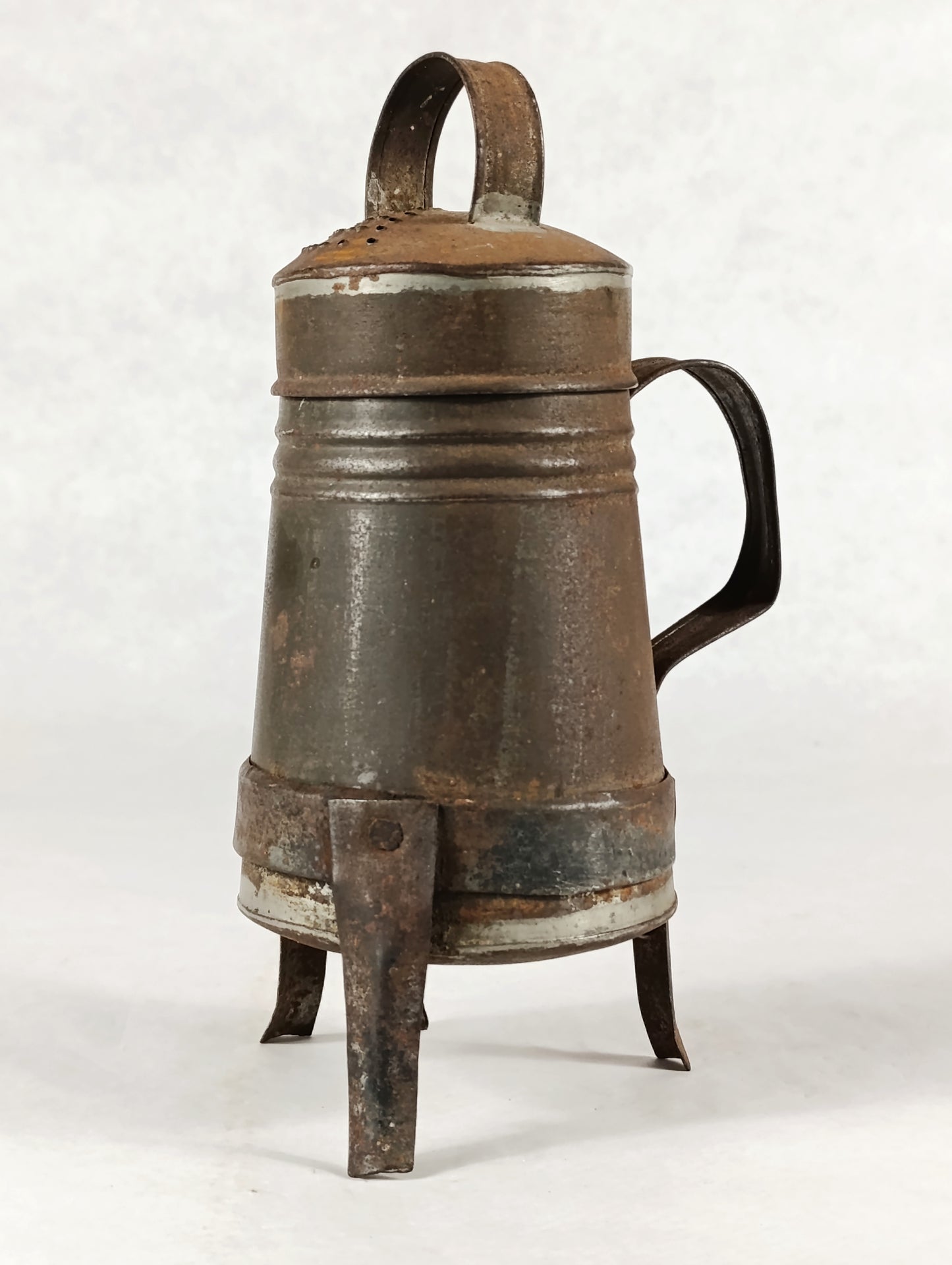 Antiguo Bote para Tamizar en Metal