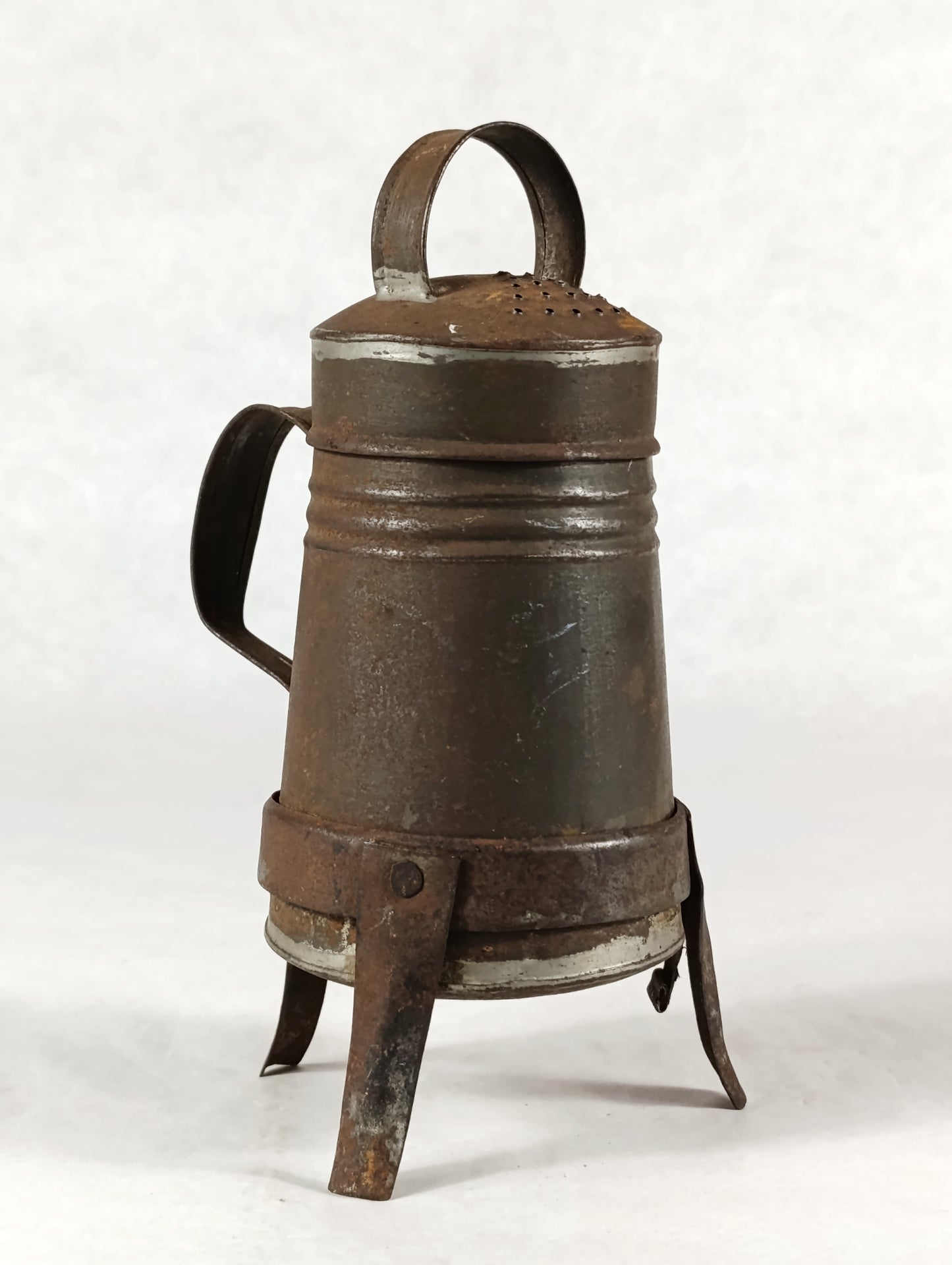 Antiguo Bote para Tamizar en Metal