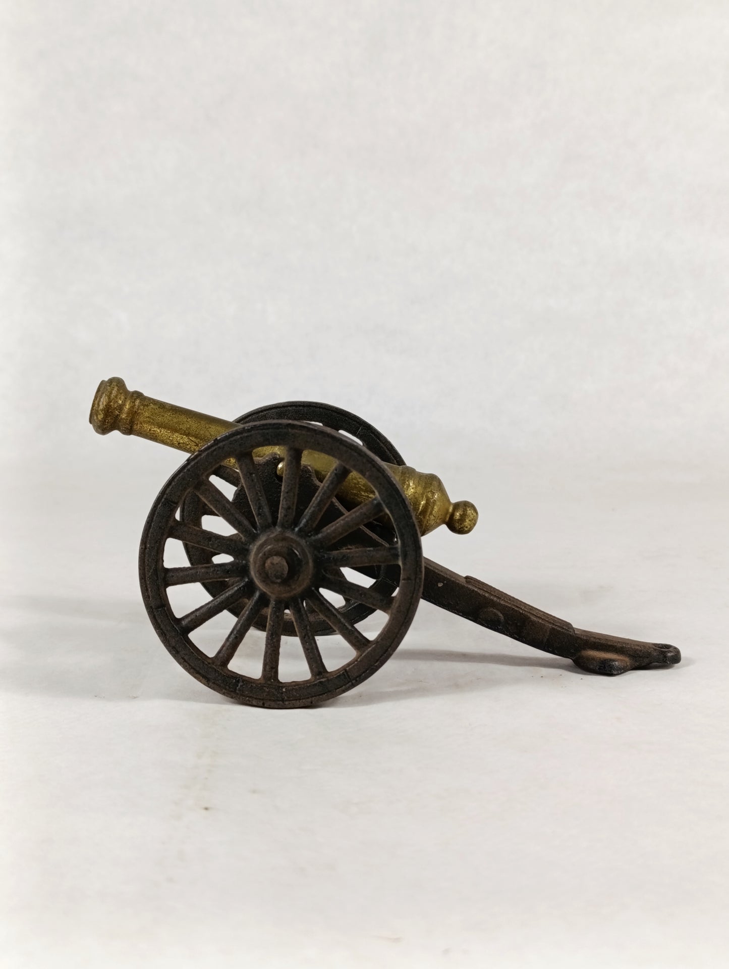 Miniatura de Cañón Antiguo en Hierro y Bronce