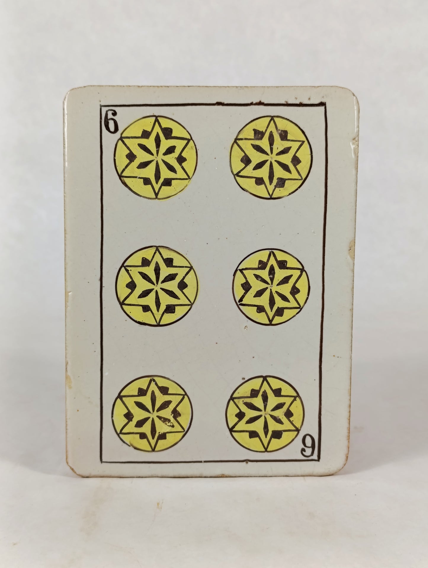 Azulejos Decorativos de Cerámica con Diseño de Cartas de Oros | Arte Tradicional de la Baraja Española