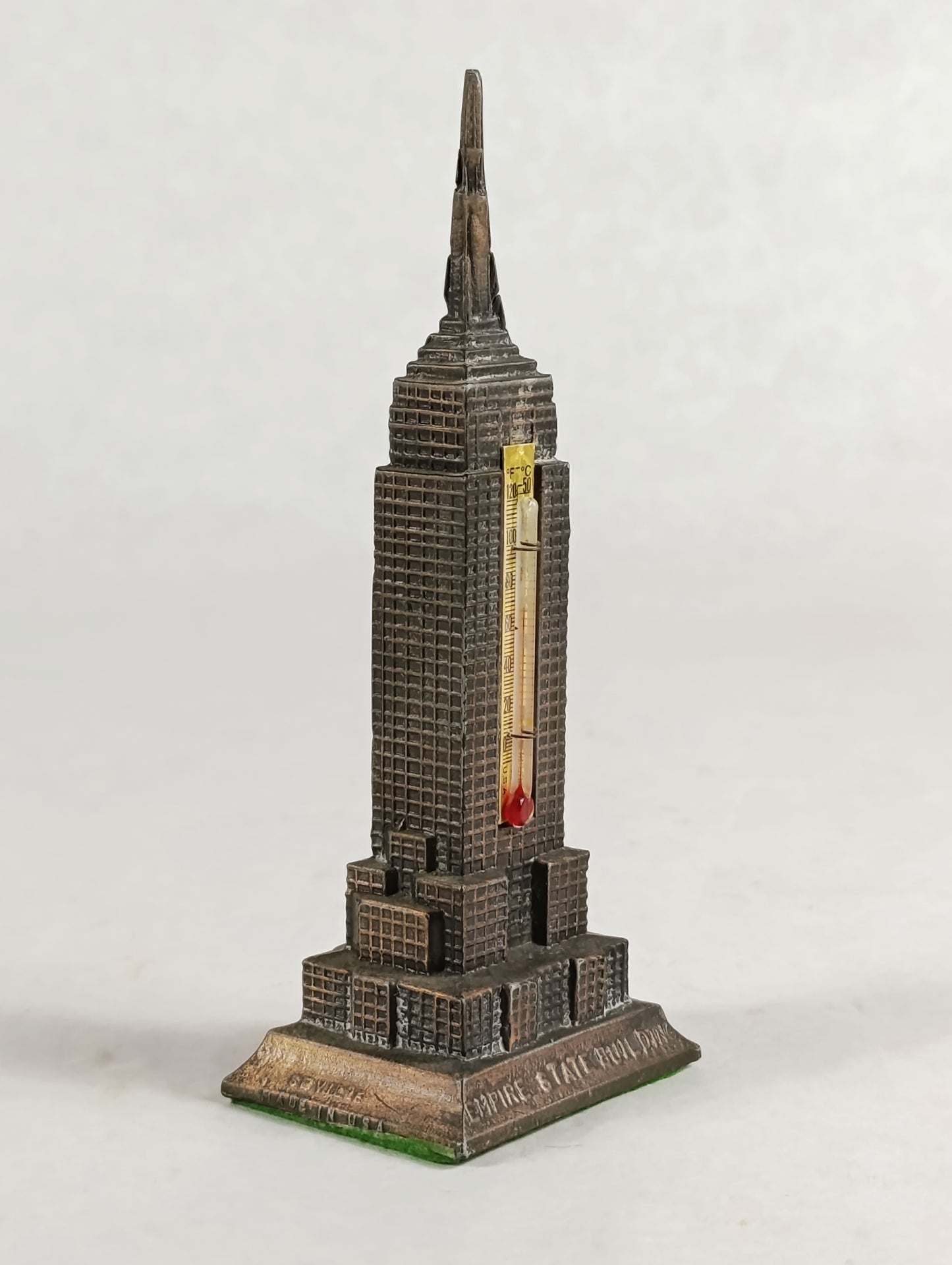 Termómetro en forma de Empire State Building