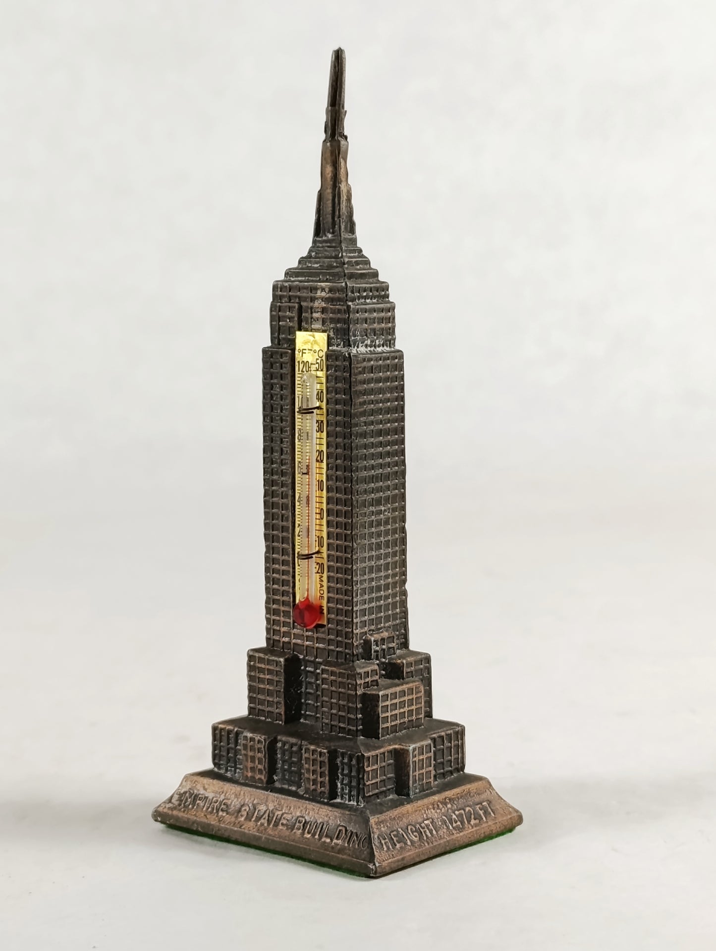 Termómetro en forma de Empire State Building