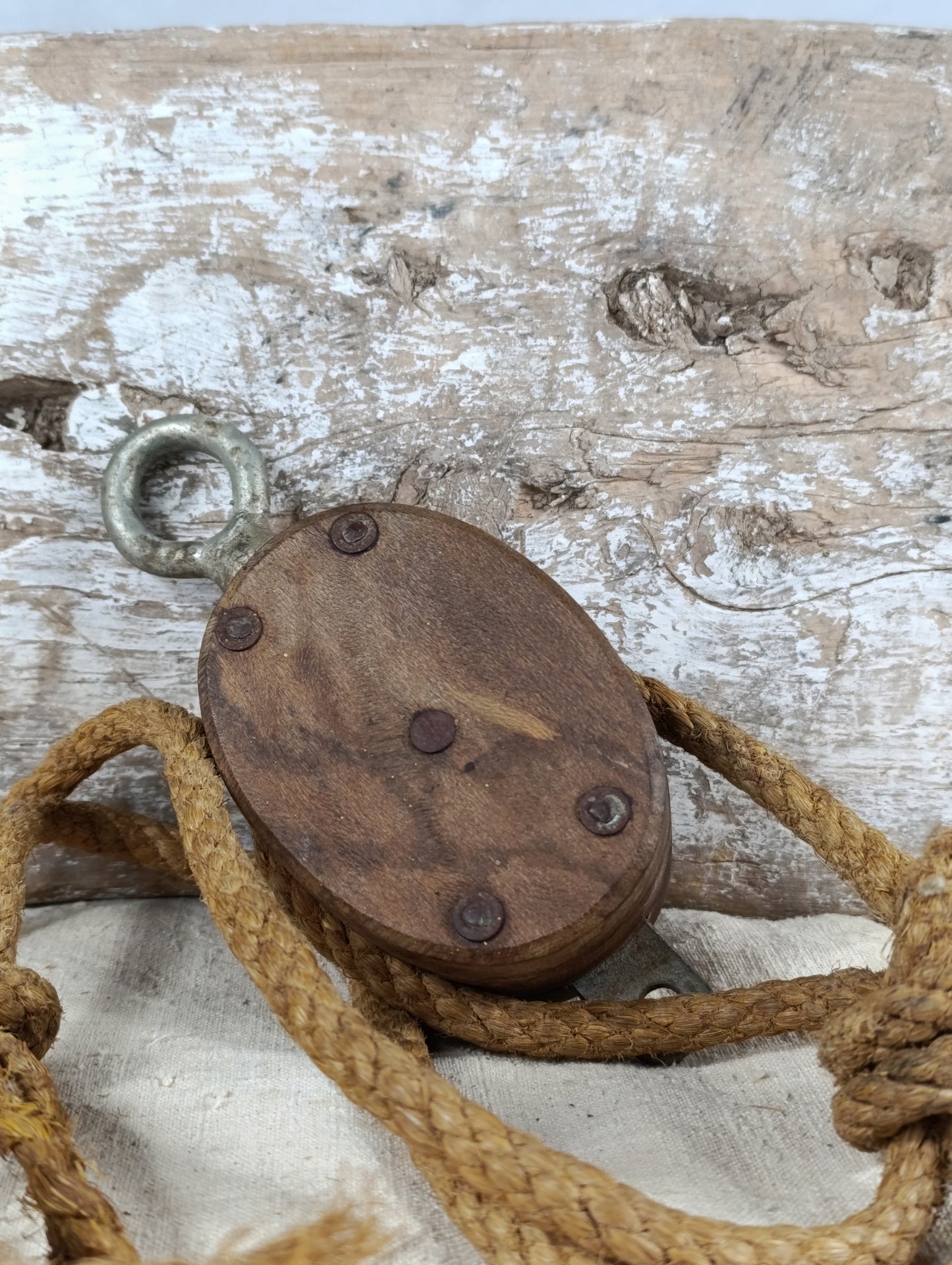 Carrucha de barco con su cuerda original