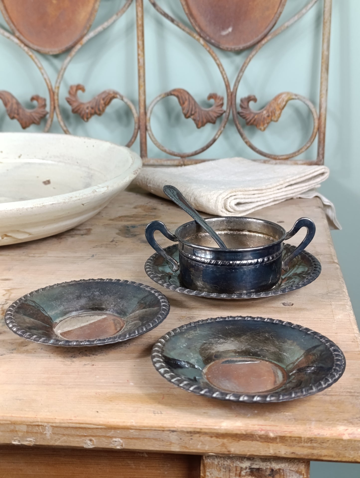 Juego de Platos y Azucarero con Baño de Plata