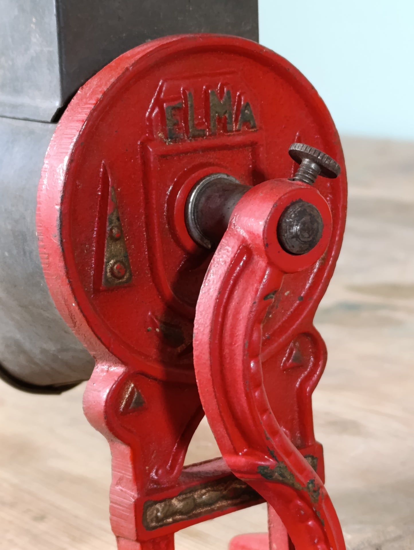 Ralladora Manual ELMA | Hierro Fundido con Acabado Rojo