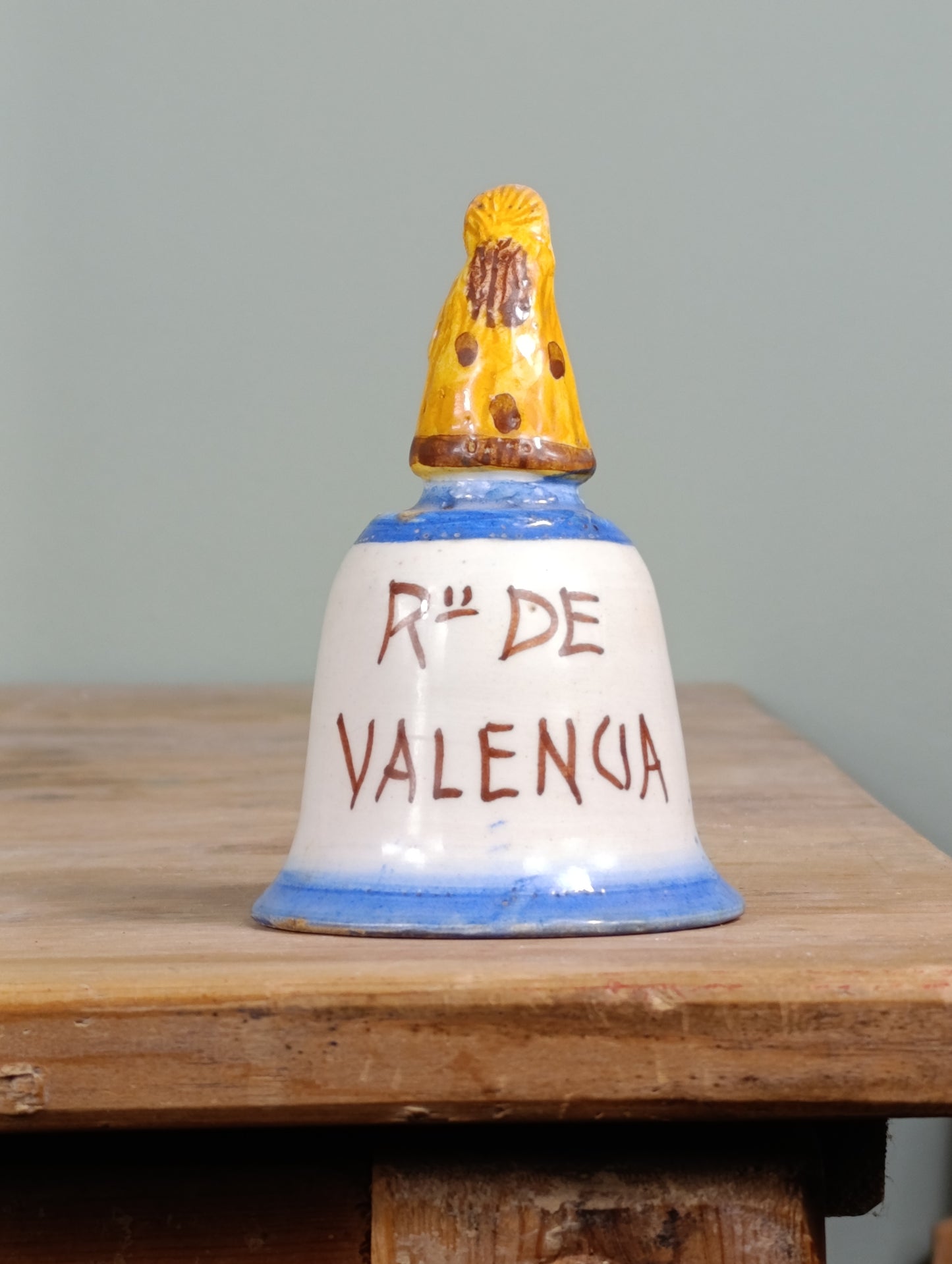 Campanita de cerámica de Manises | Virgen de los Desamparados | Recuerdo de Valencia