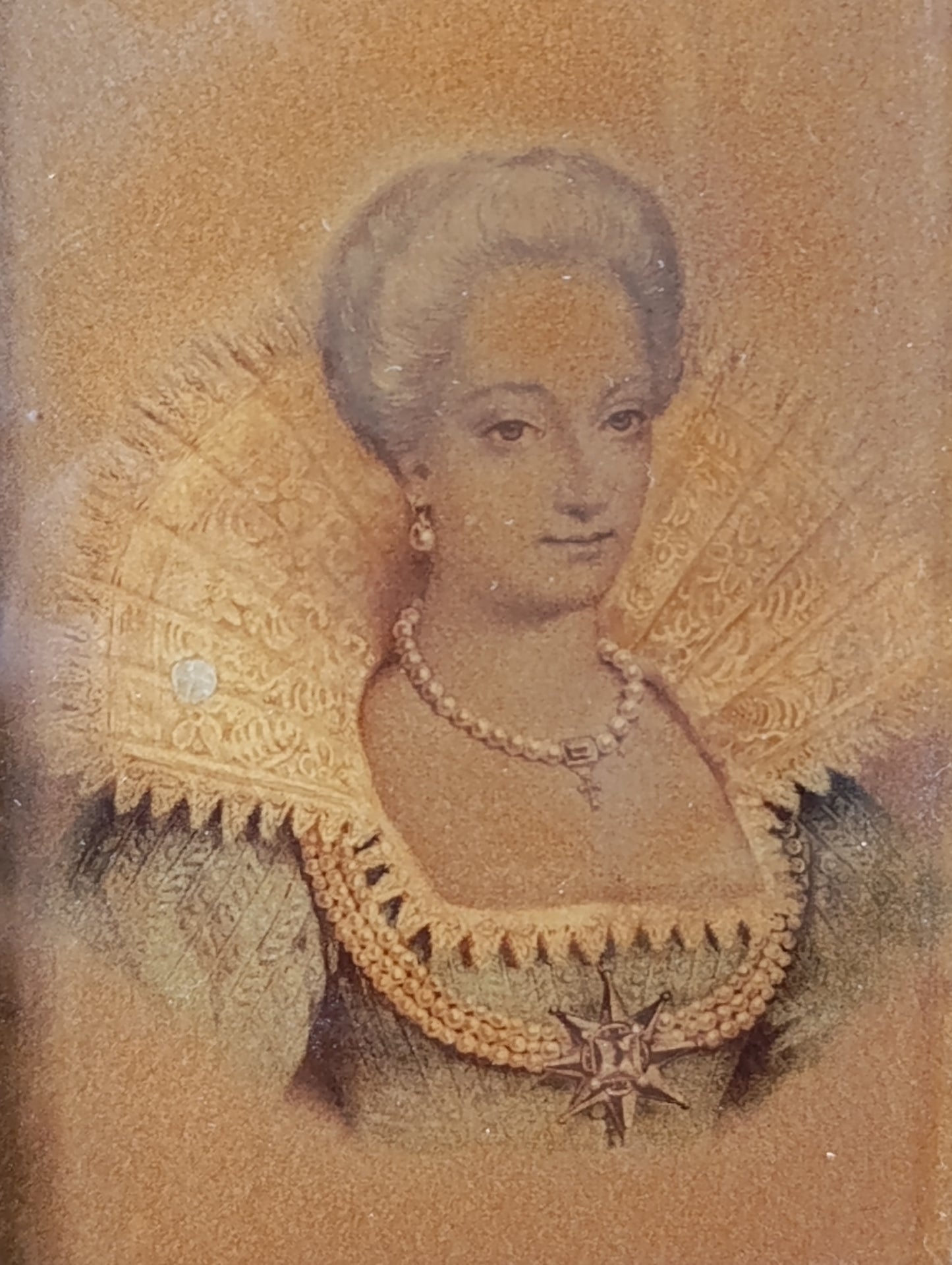 Miniatura de retrato de mujer sobre cristal convexo del siglo XIX