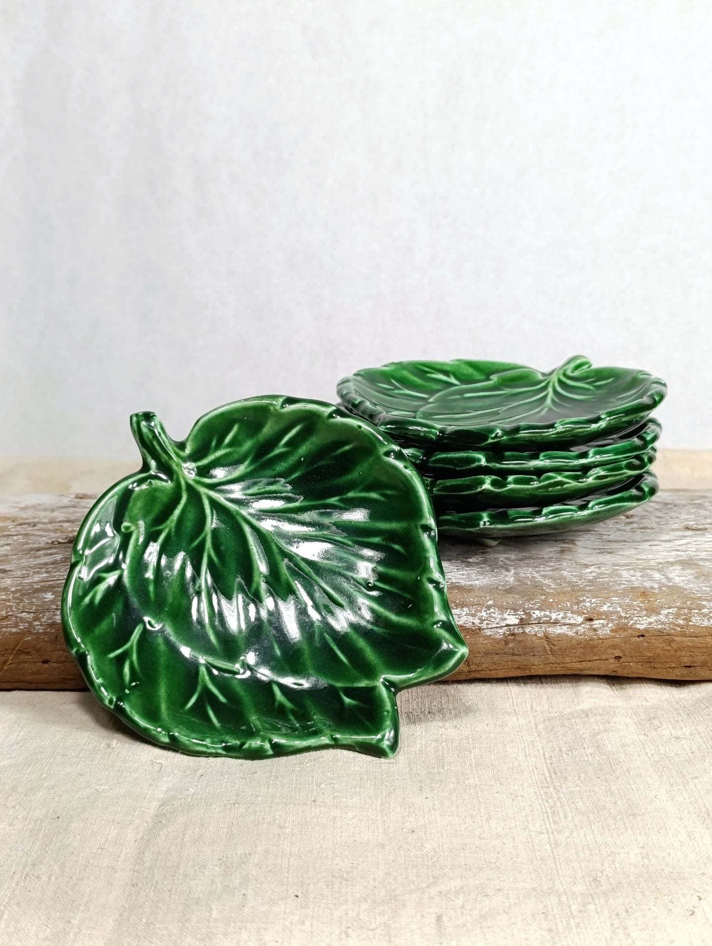 Juego de 5 Platos de Cerámica Esmaltada en Verde | Forma de Hoja