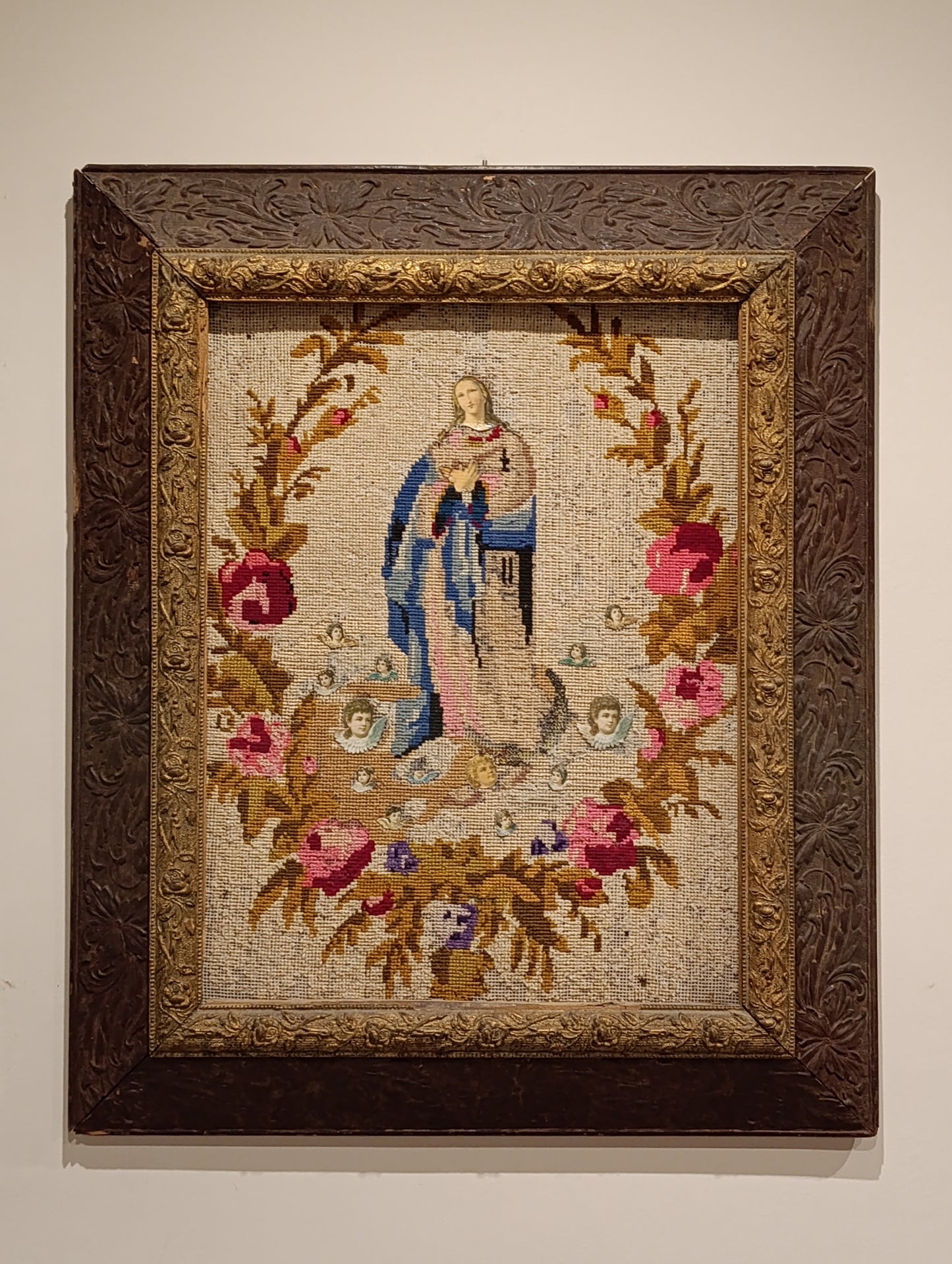 Bordado a mano de la Inmaculada