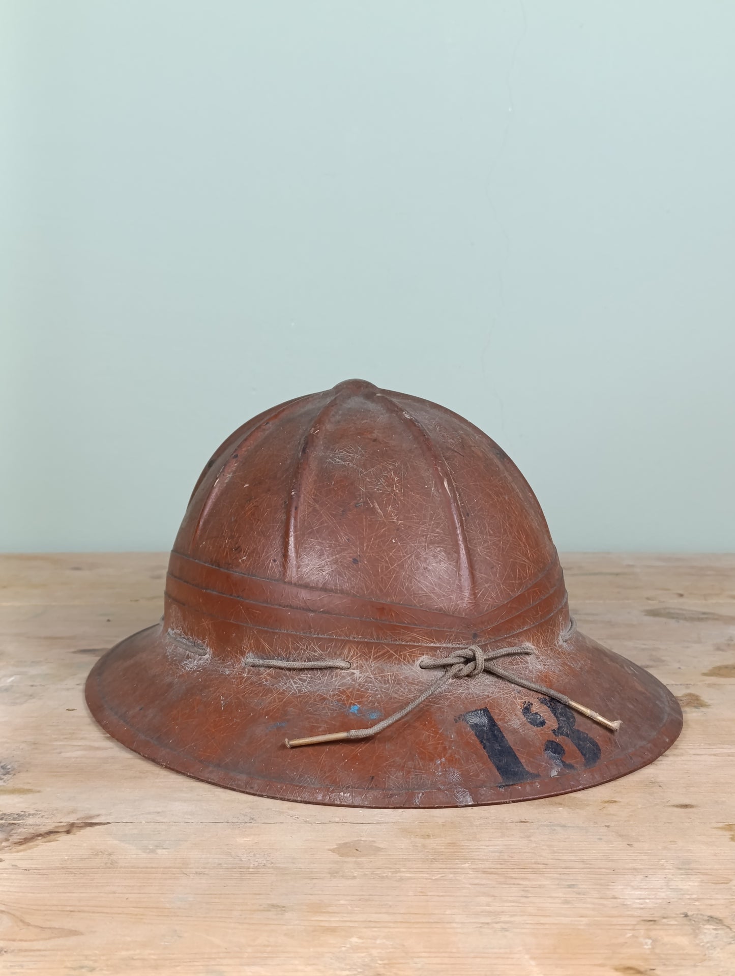 Casco industrial de seguridad marca Davis Co., década de 1940 (USA)
