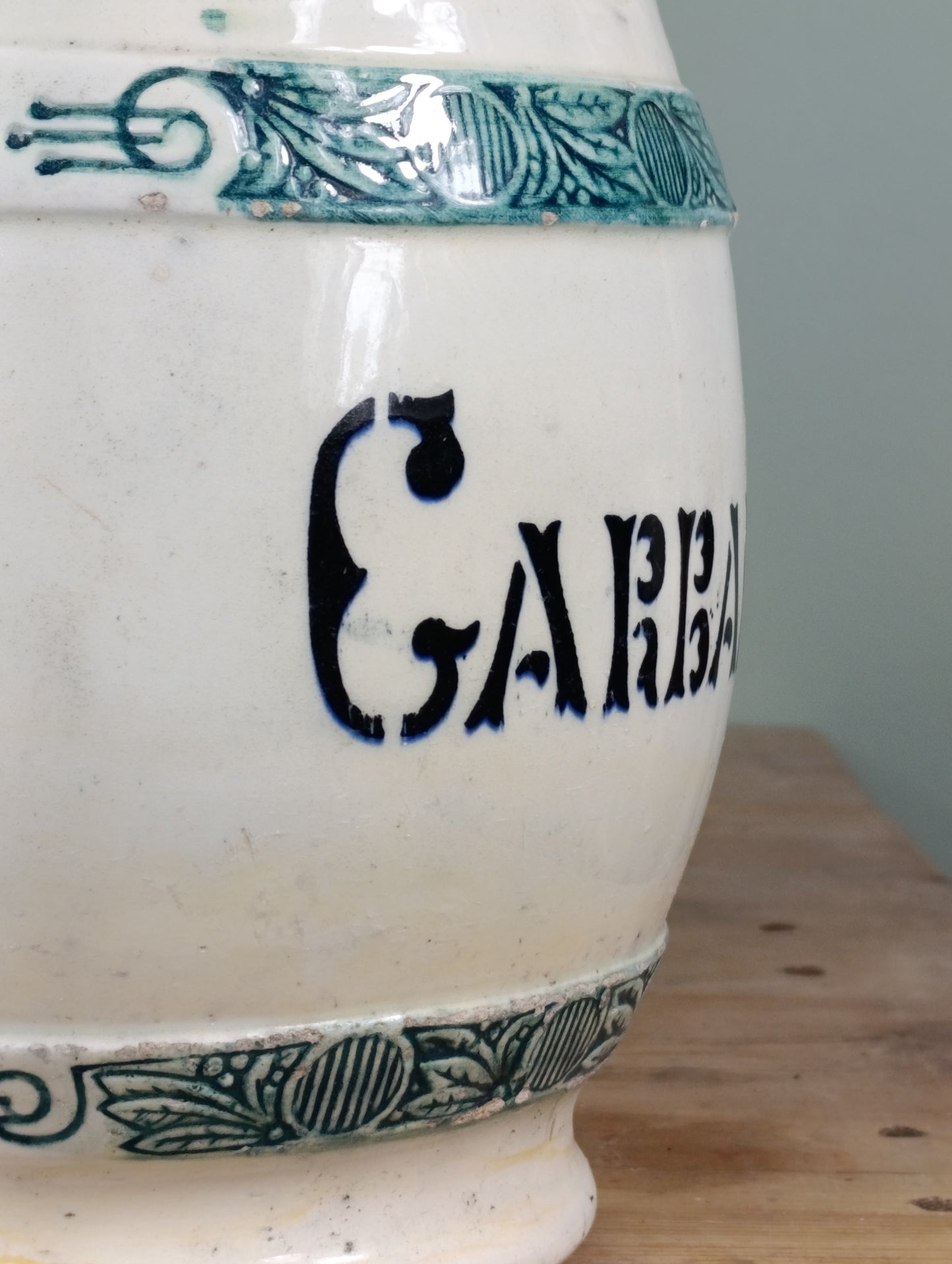 Tarro para garbanzos de cerámica de Manises, años 20 del siglo XX