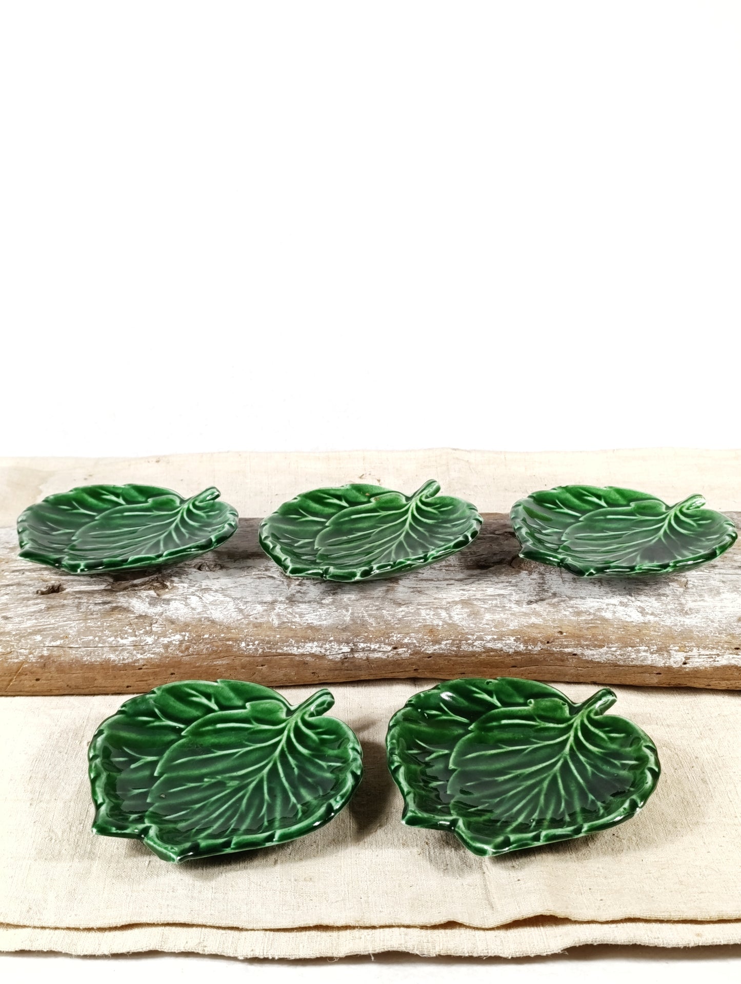 Juego de 5 Platos de Cerámica Esmaltada en Verde | Forma de Hoja