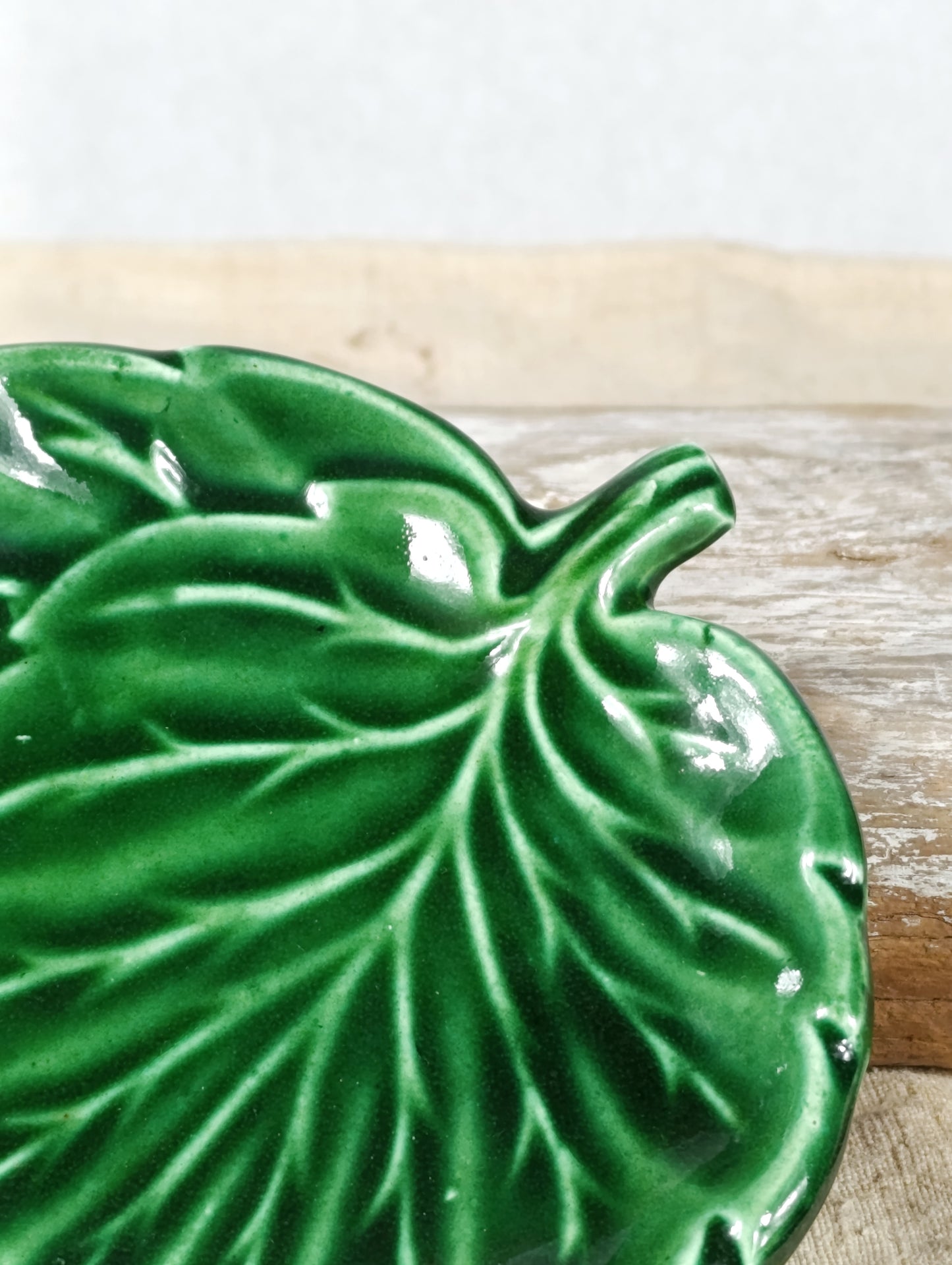 Juego de 5 Platos de Cerámica Esmaltada en Verde | Forma de Hoja