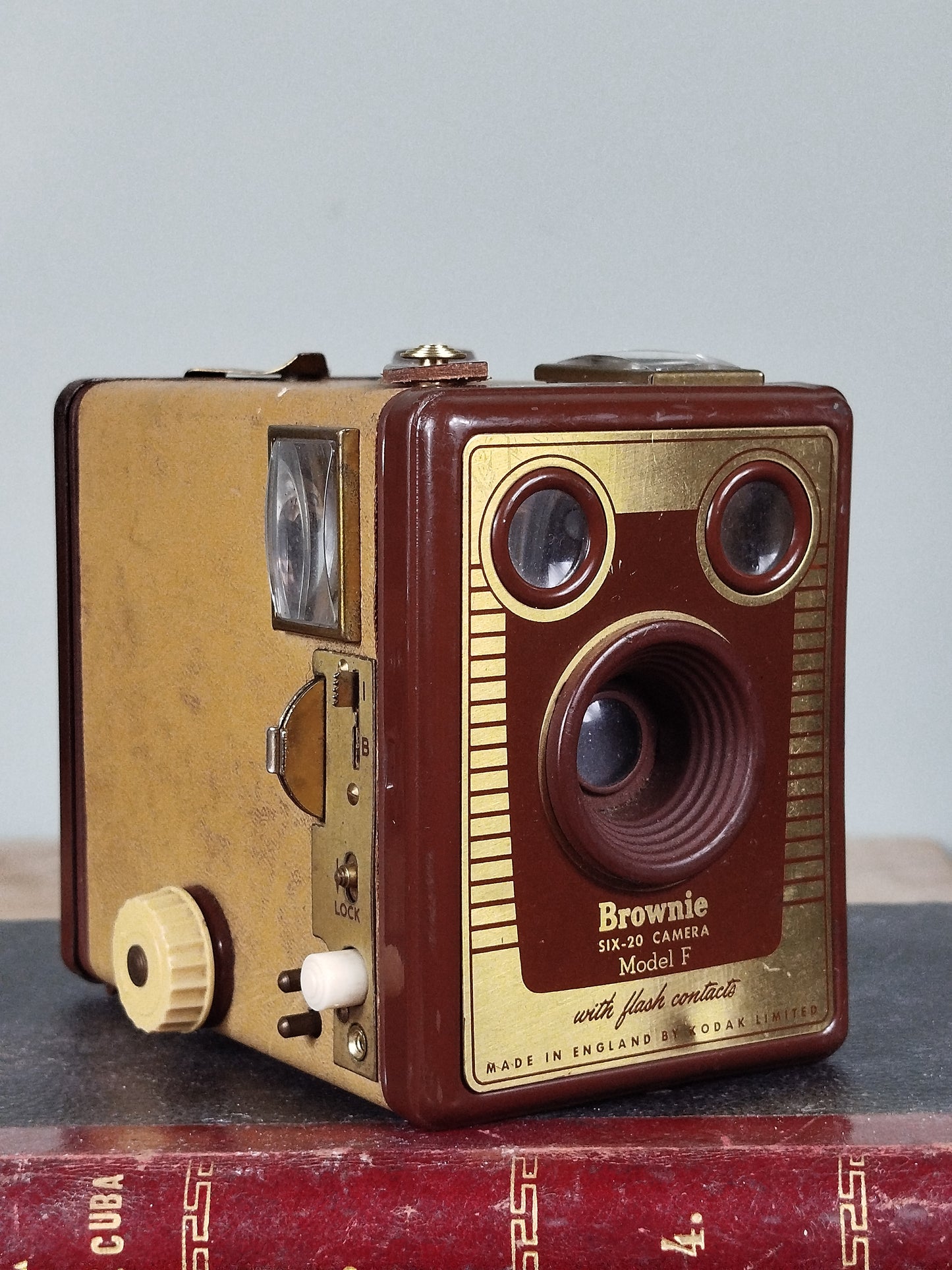 Cámara Brownie Six-20 Modelo F