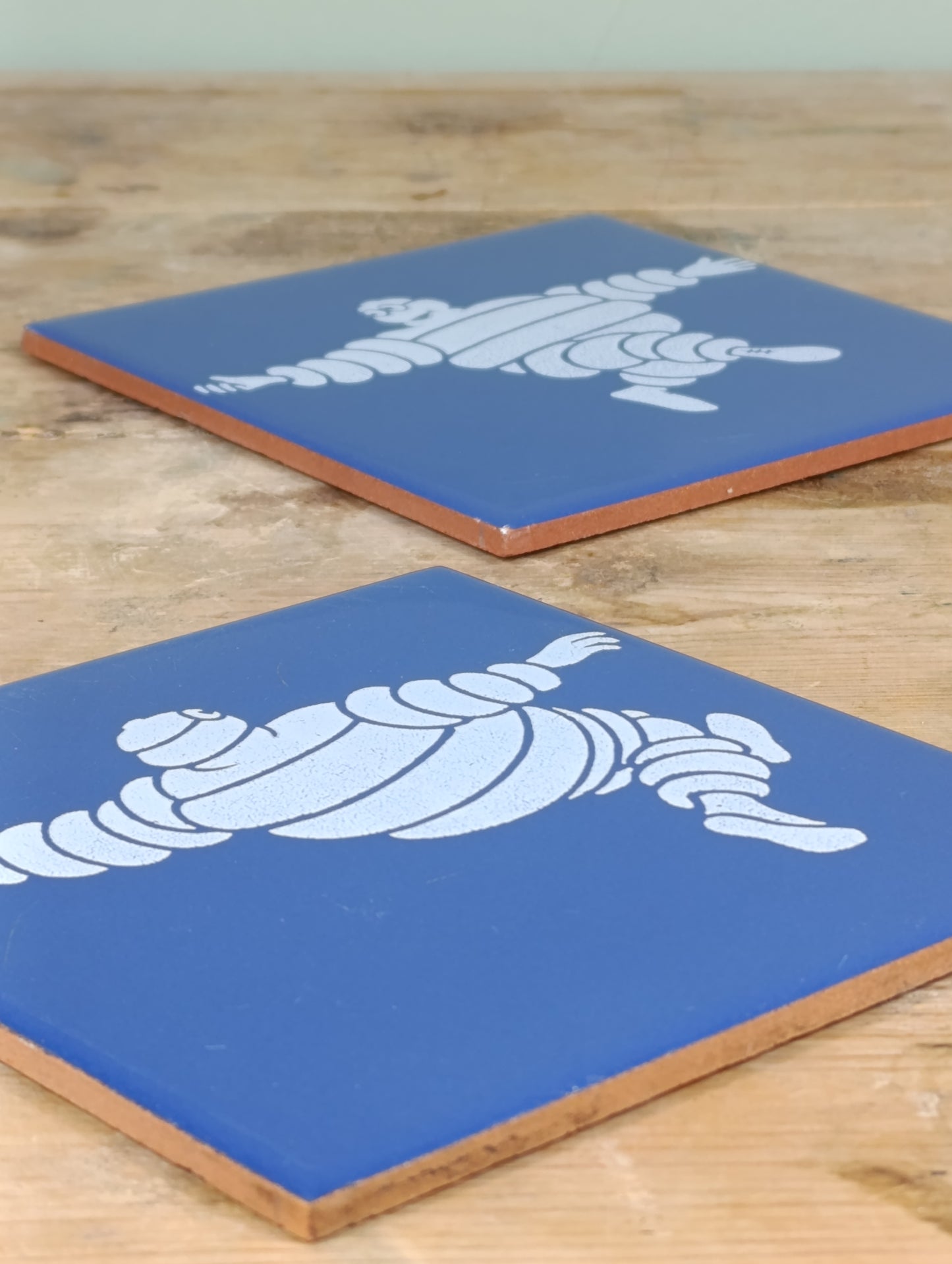 Pareja de baldosas originales del muñeco Michelin Bibendum, años 60
