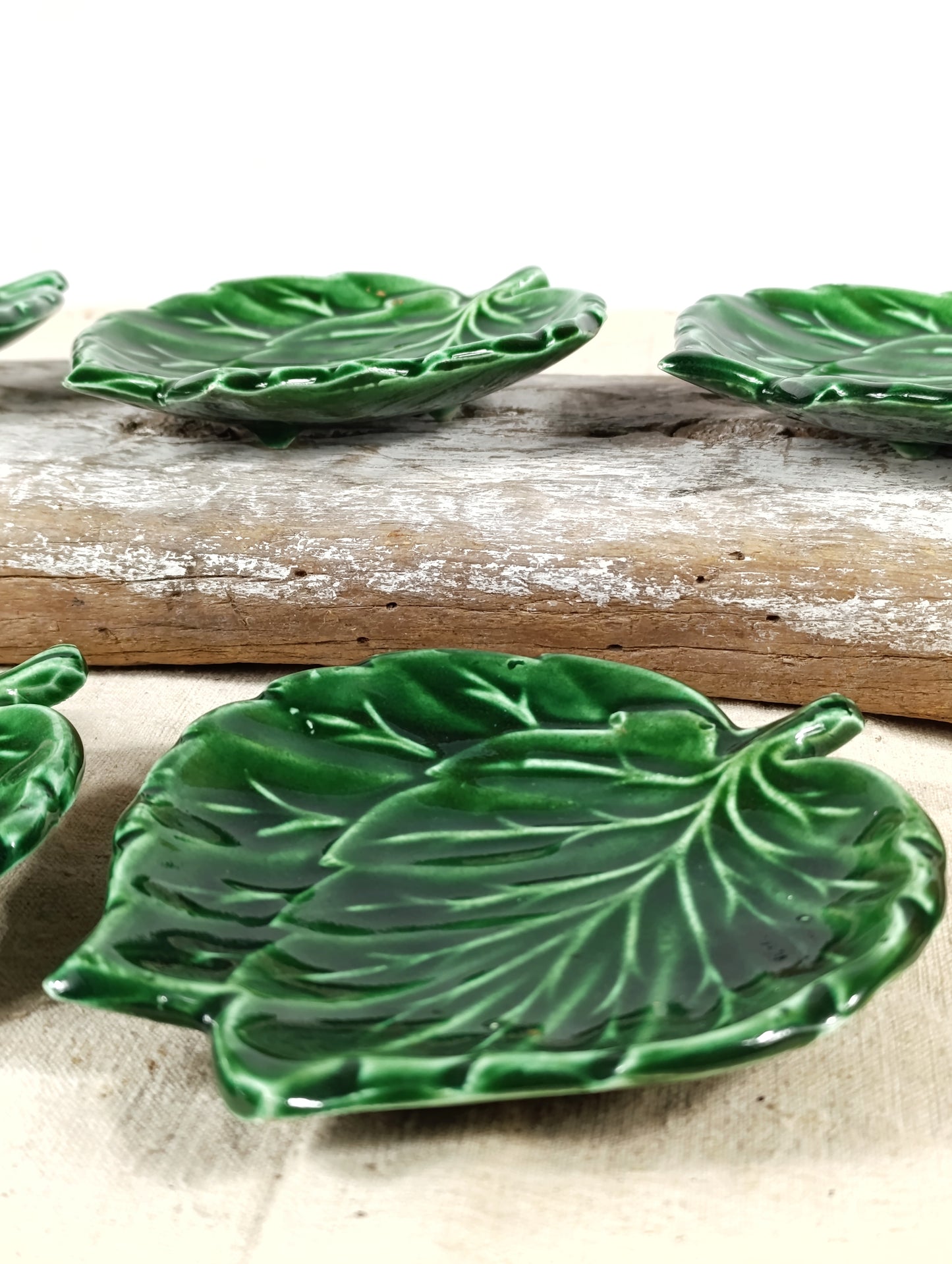 Juego de 5 Platos de Cerámica Esmaltada en Verde | Forma de Hoja