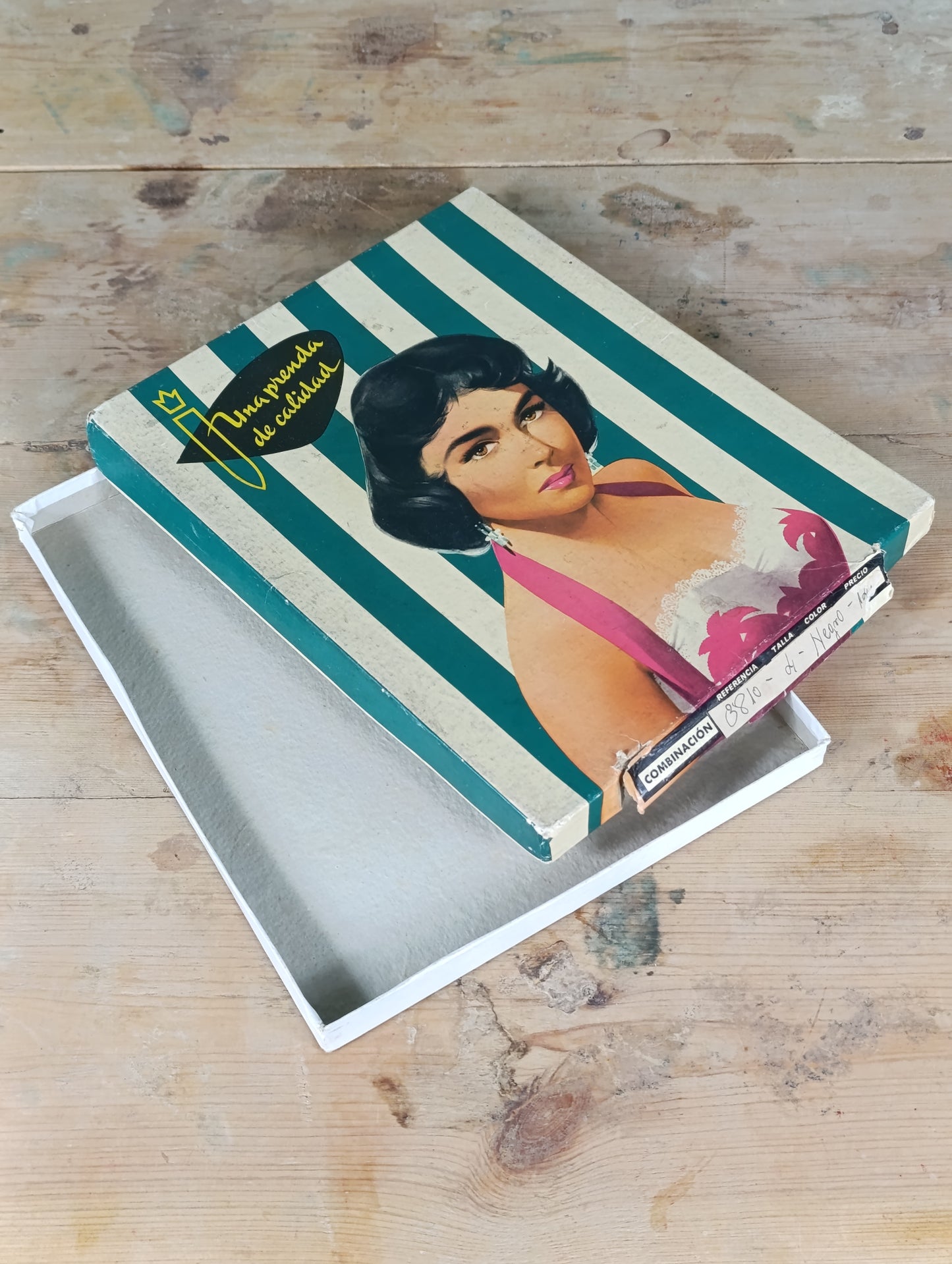 Caja antigua de prendas para mujer | Años 60 | vintage
