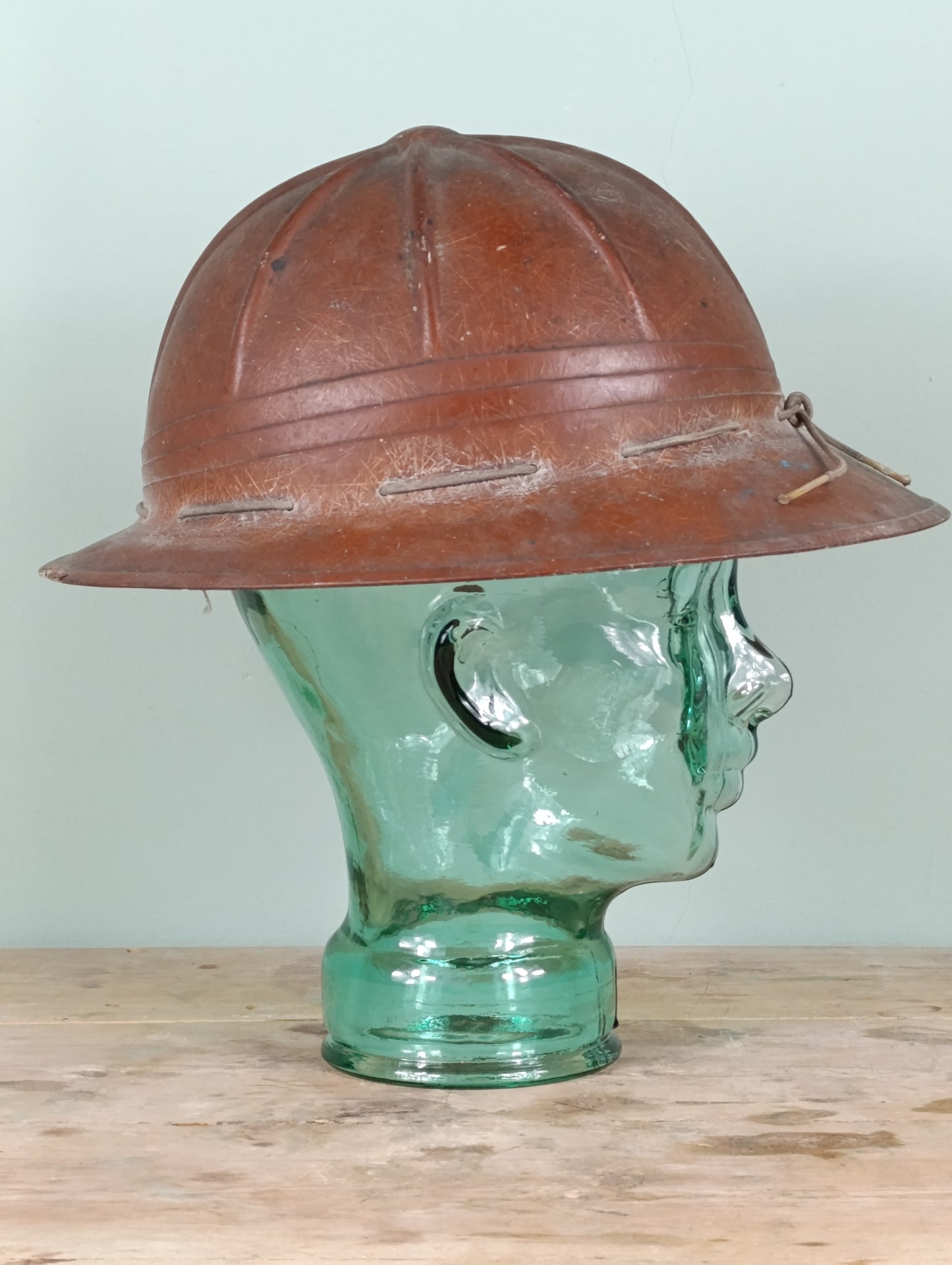 Casco industrial de seguridad marca Davis Co., década de 1940 (USA)
