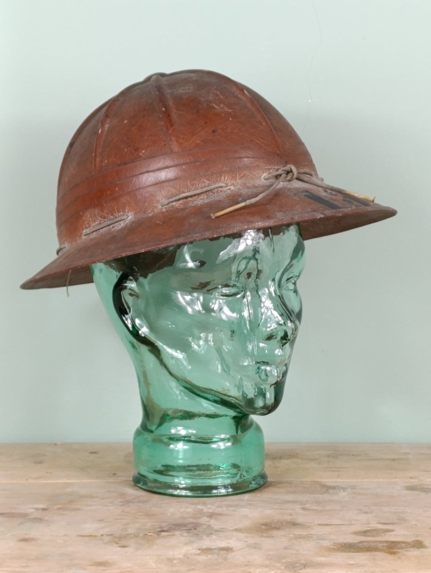 Casco industrial de seguridad marca Davis Co., década de 1940 (USA)