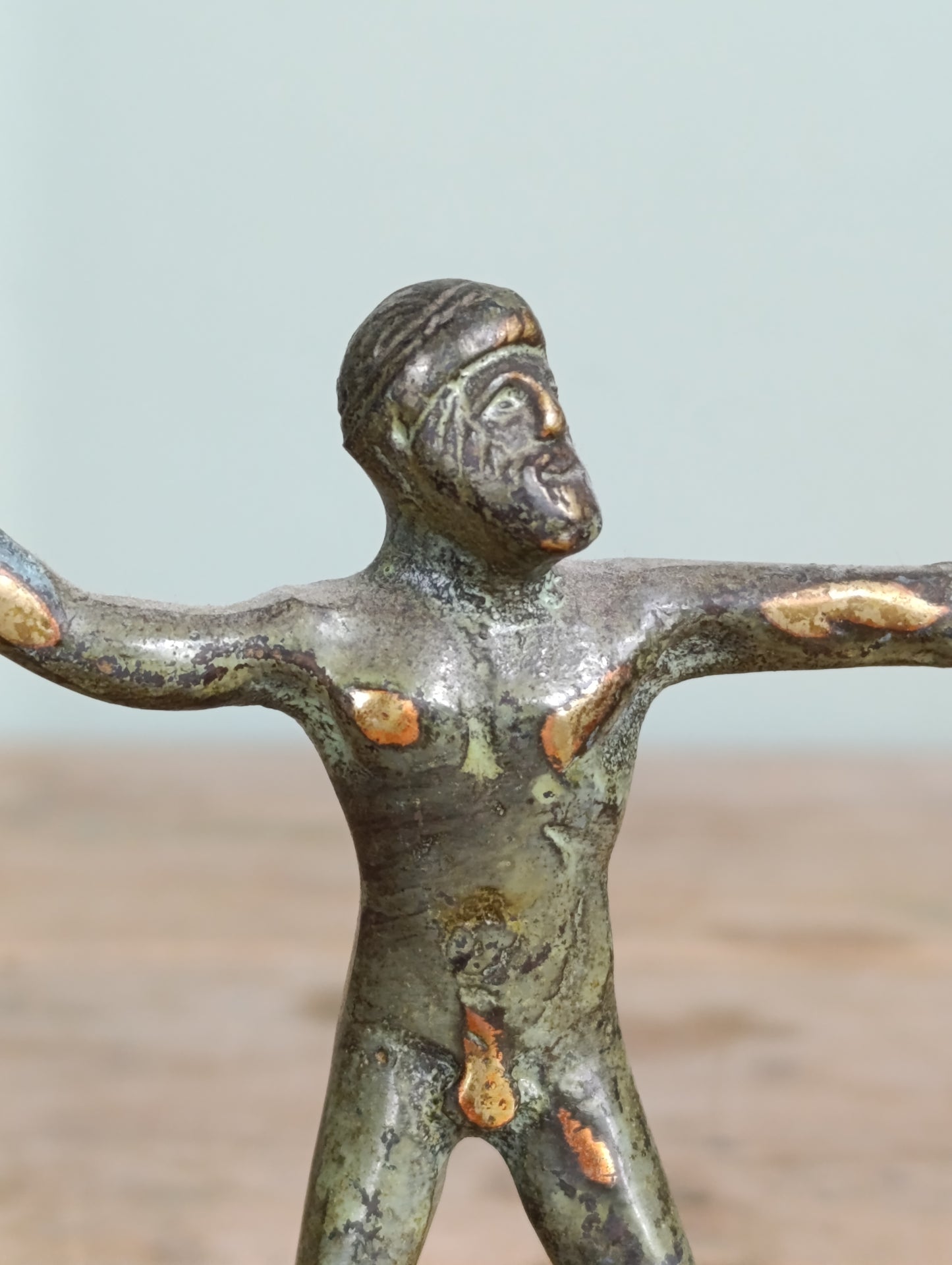 Figuras en Bronce: Diosa de las Serpientes y Zeus | Siglo XX