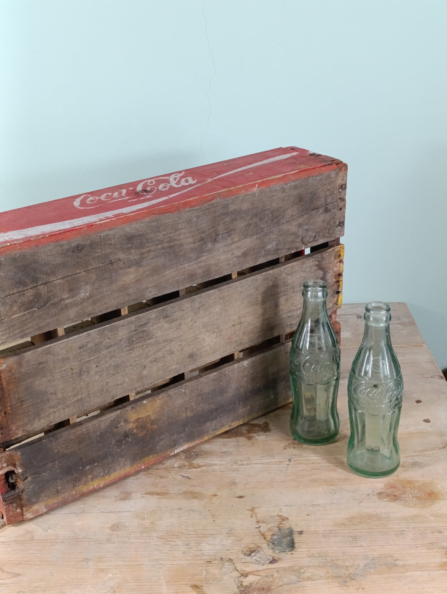 Caja de madera para transportar botellines de Coca-Cola | Años 60 (Incluye dos botellines originales)