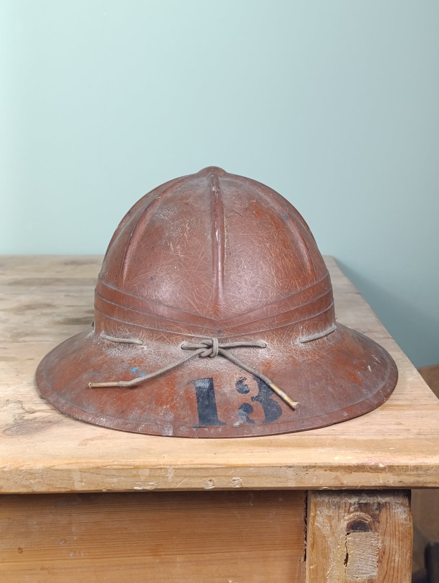 Casco industrial de seguridad marca Davis Co., década de 1940 (USA)