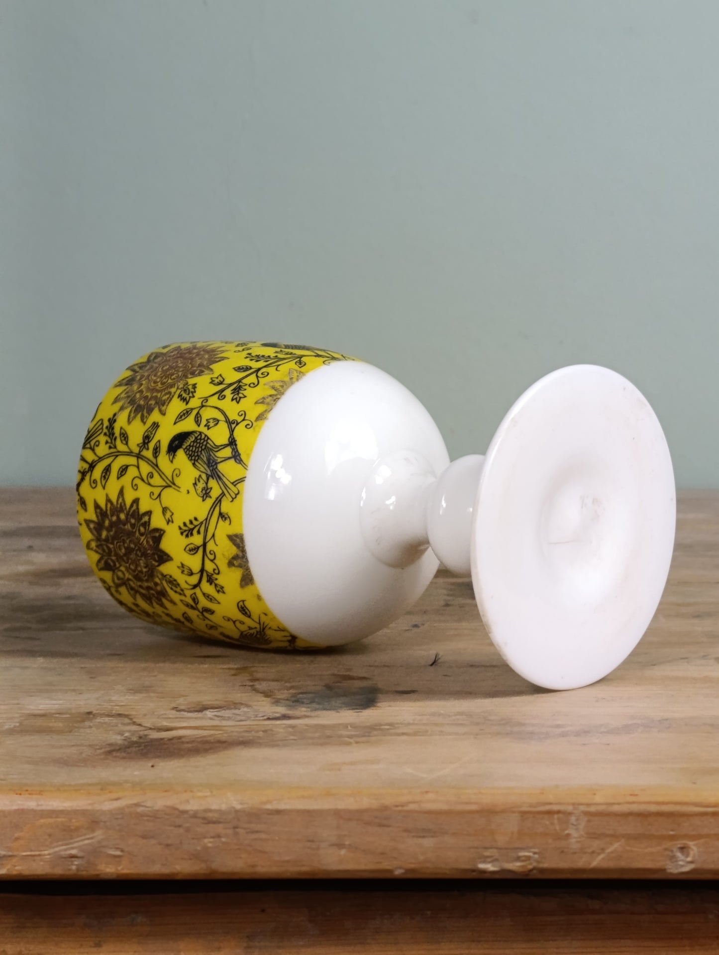 Copón de Opalina con Motivos de Aves y Vegetales