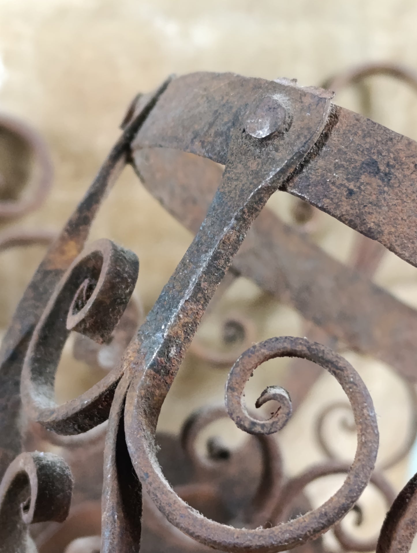 Candelabro de Pared en Hierro Forjado para Velón | Filigrana Artesanal