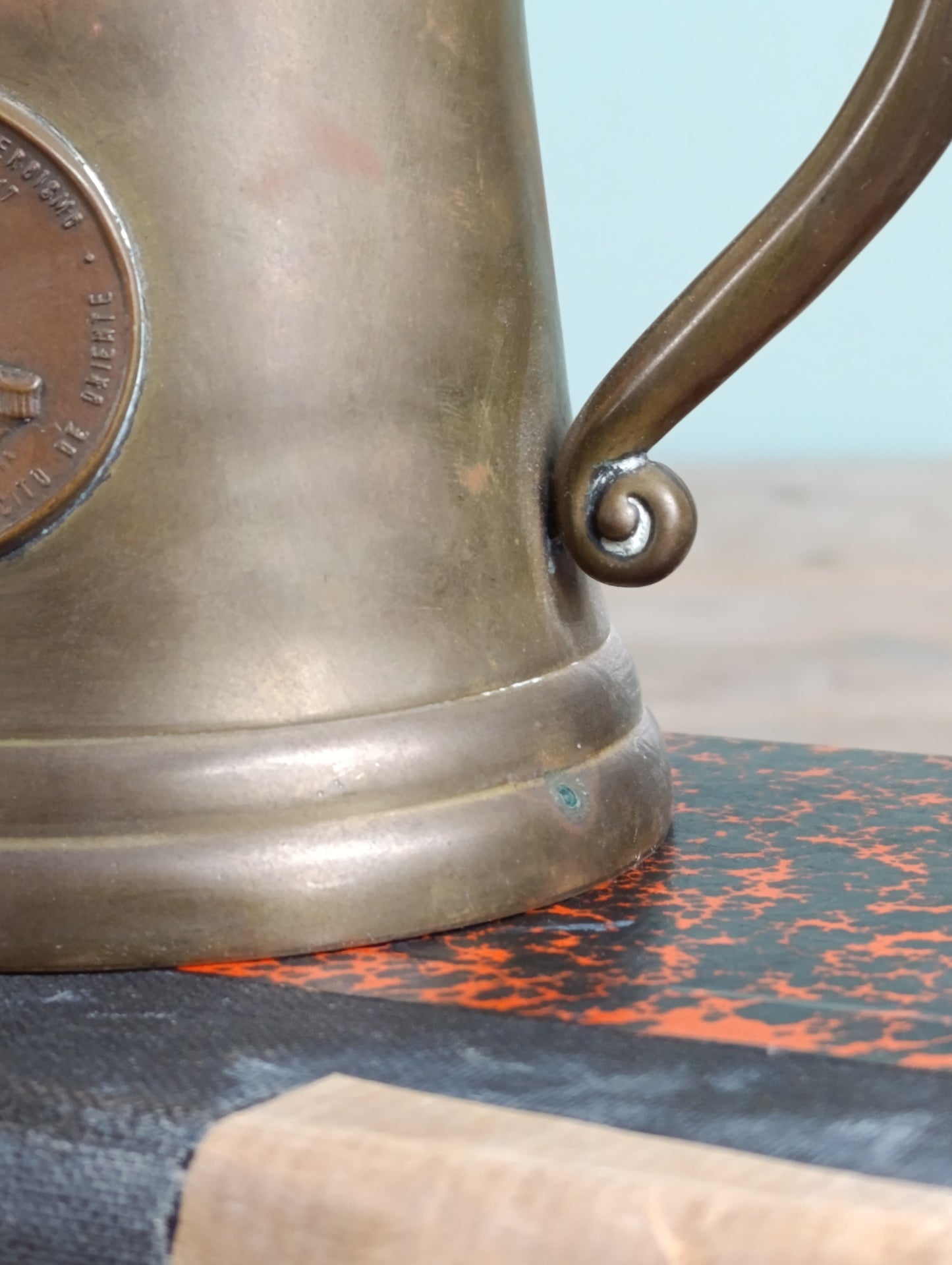 Copa de cobre bronceado en honor al General Jesús González Ortega