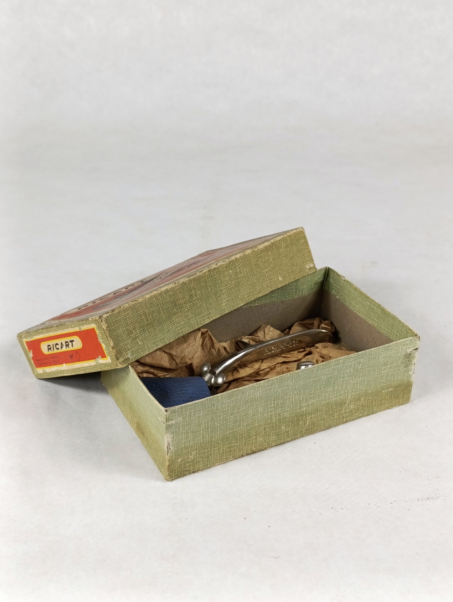 Antigua Máquina de Cortar Pelo Manual Ricart | Herramienta de Peluquería Vintage con Caja Original