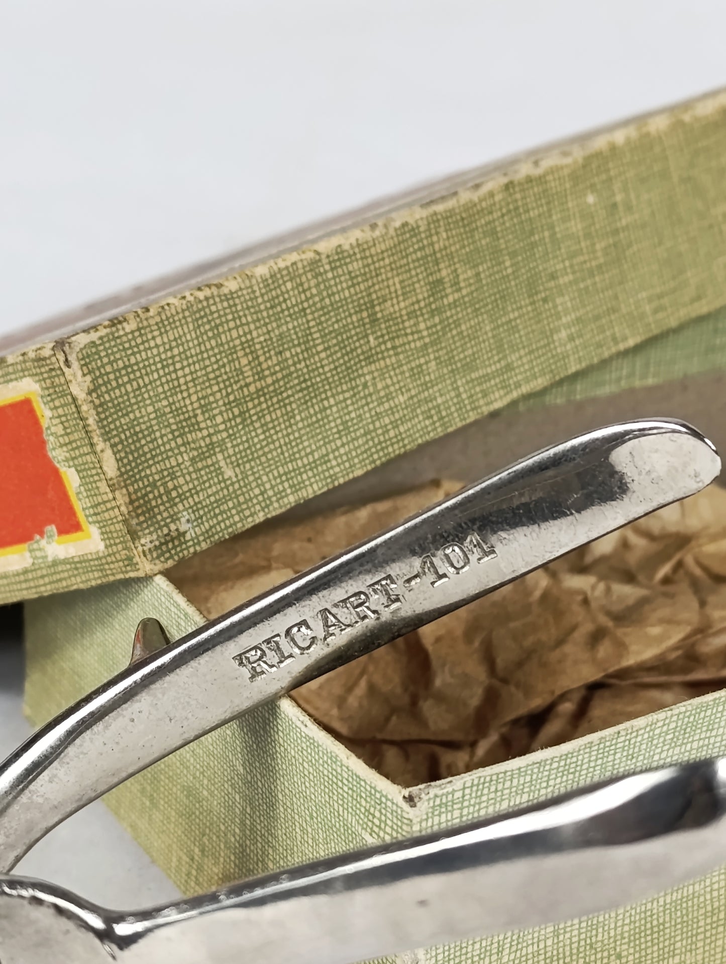 Antigua Máquina de Cortar Pelo Manual Ricart | Herramienta de Peluquería Vintage con Caja Original