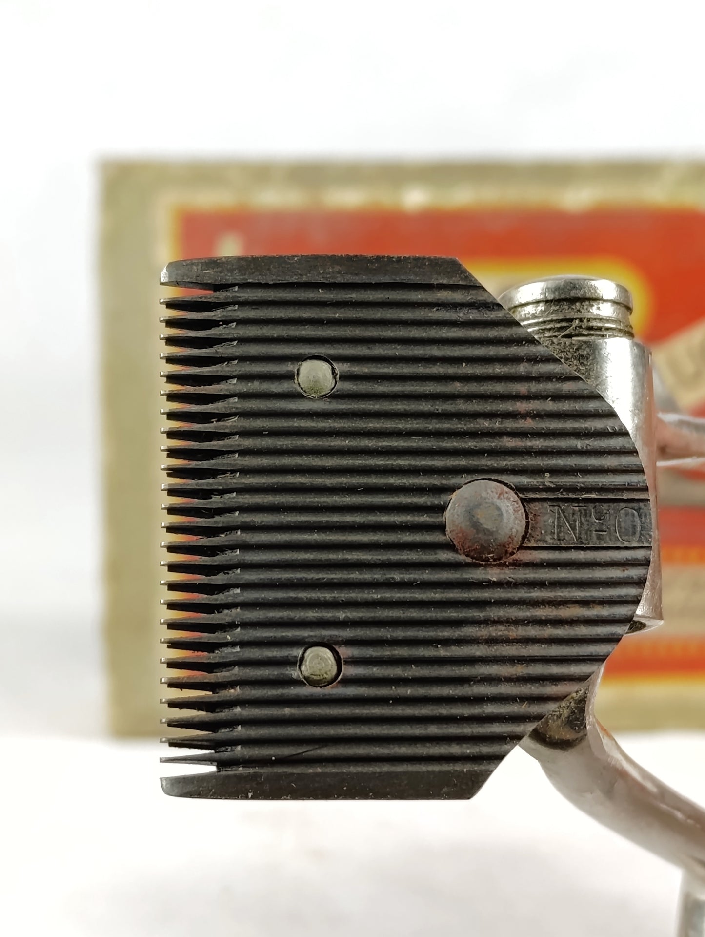 Antigua Máquina de Cortar Pelo Manual Ricart | Herramienta de Peluquería Vintage con Caja Original