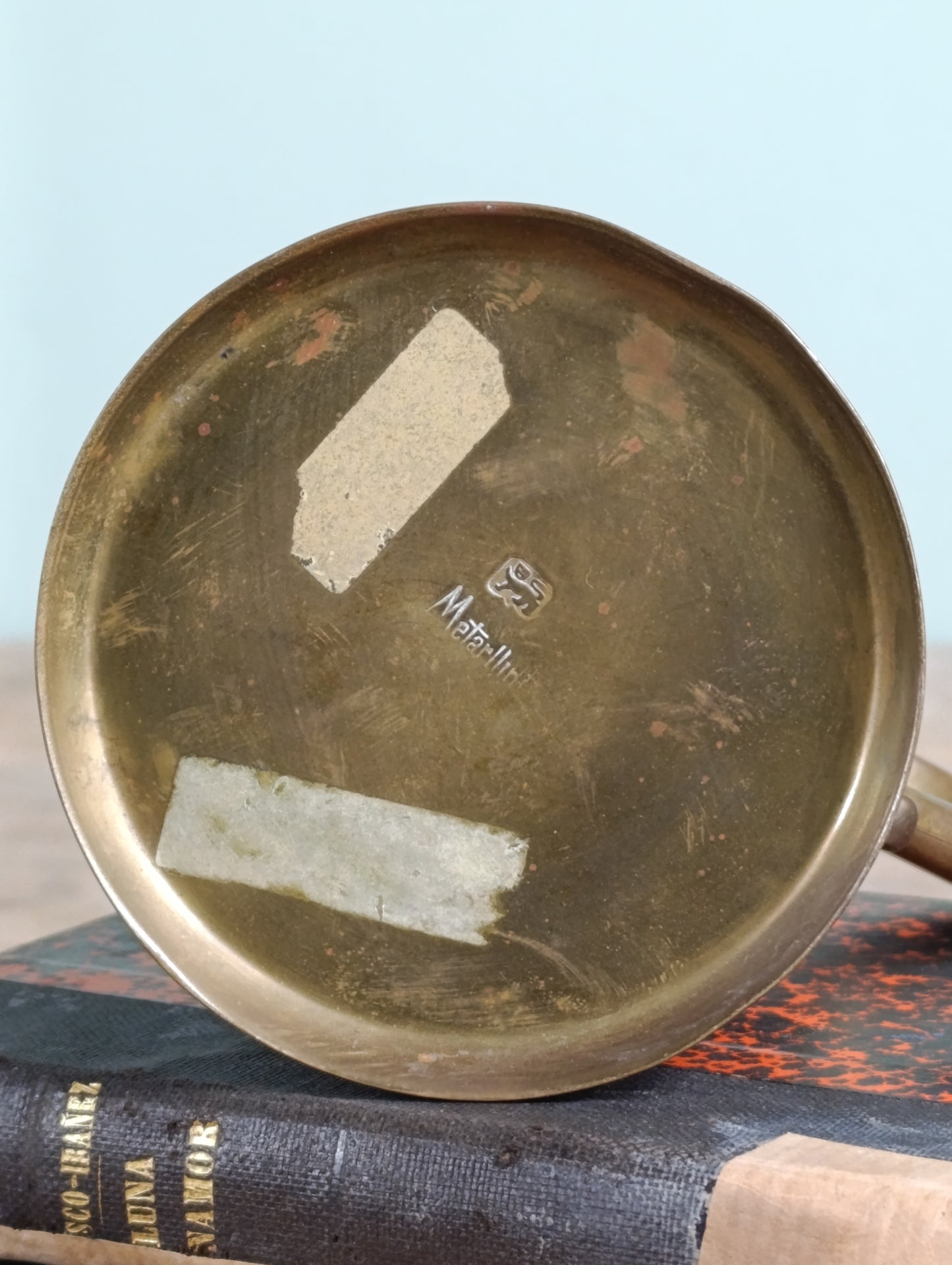 Copa de cobre bronceado en honor al General Jesús González Ortega