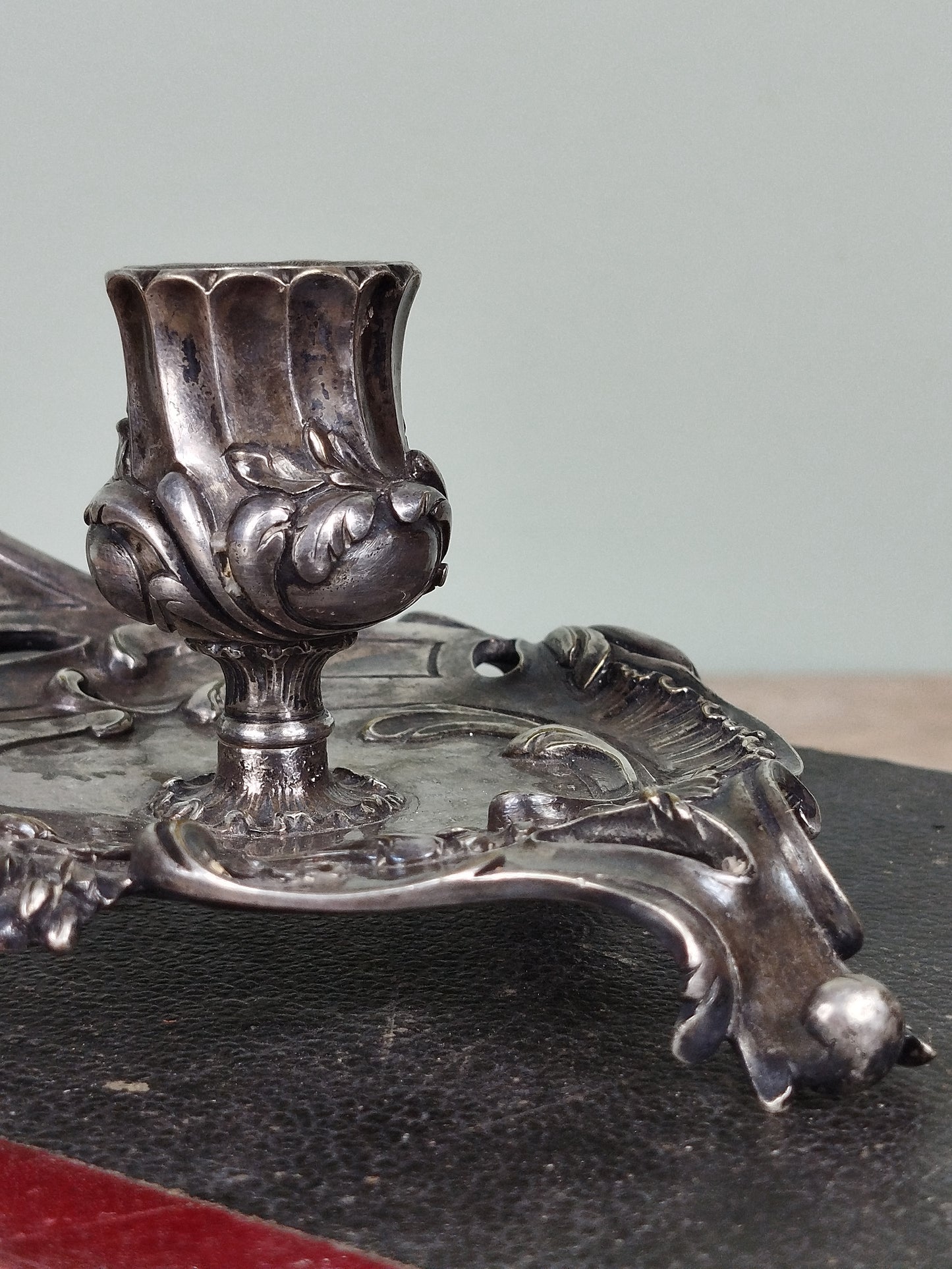 Palmatoria de bronce bañada en plata